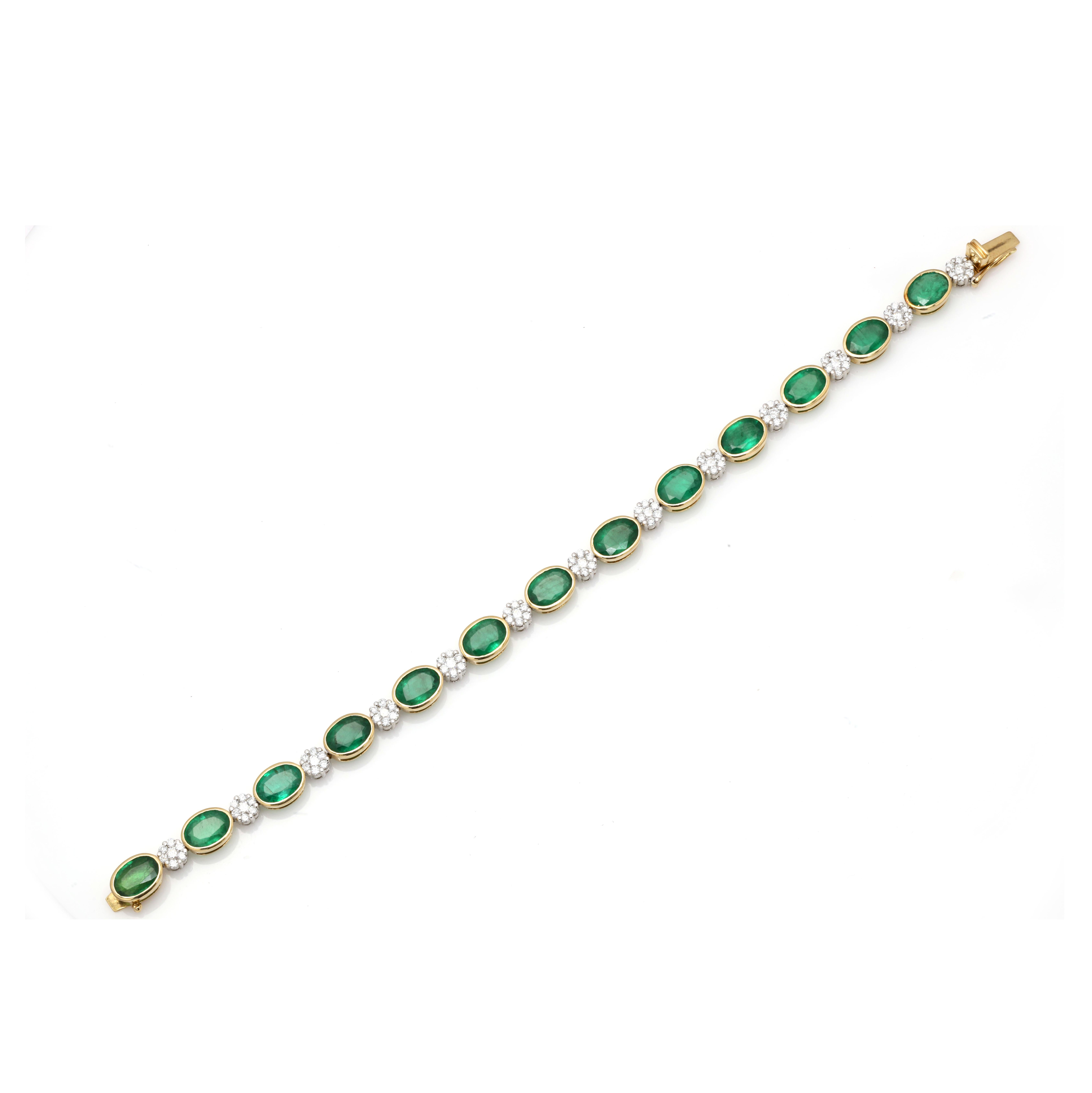 Bemerkenswertes Diamant-Smaragd-Tennisarmband aus 18 Karat massivem Gelbgold (Art déco) im Angebot