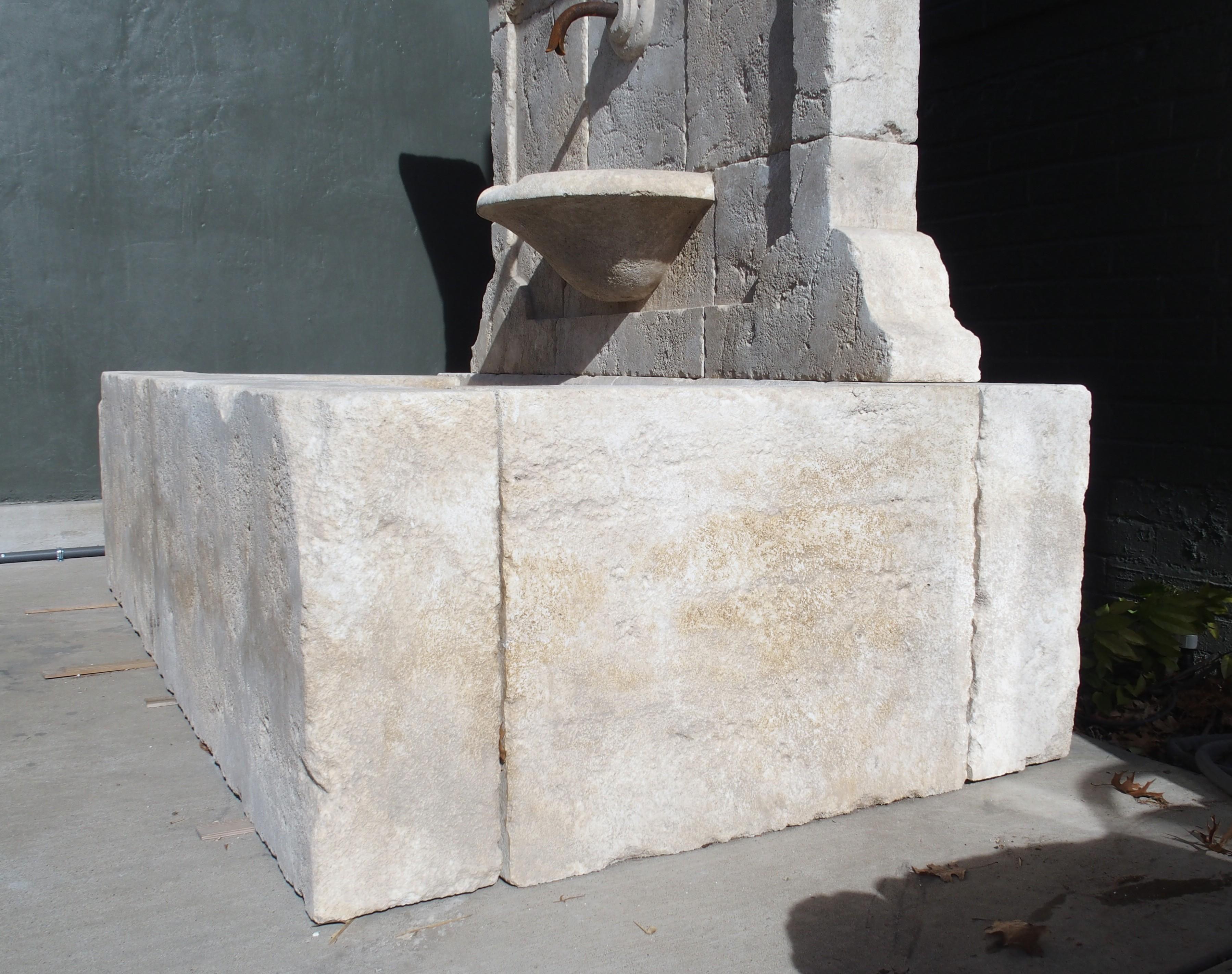 Sigonce Large Carved Spill Bowl Limestone Wall Fountain from Provence, France In Good Condition For Sale In Dallas, TX