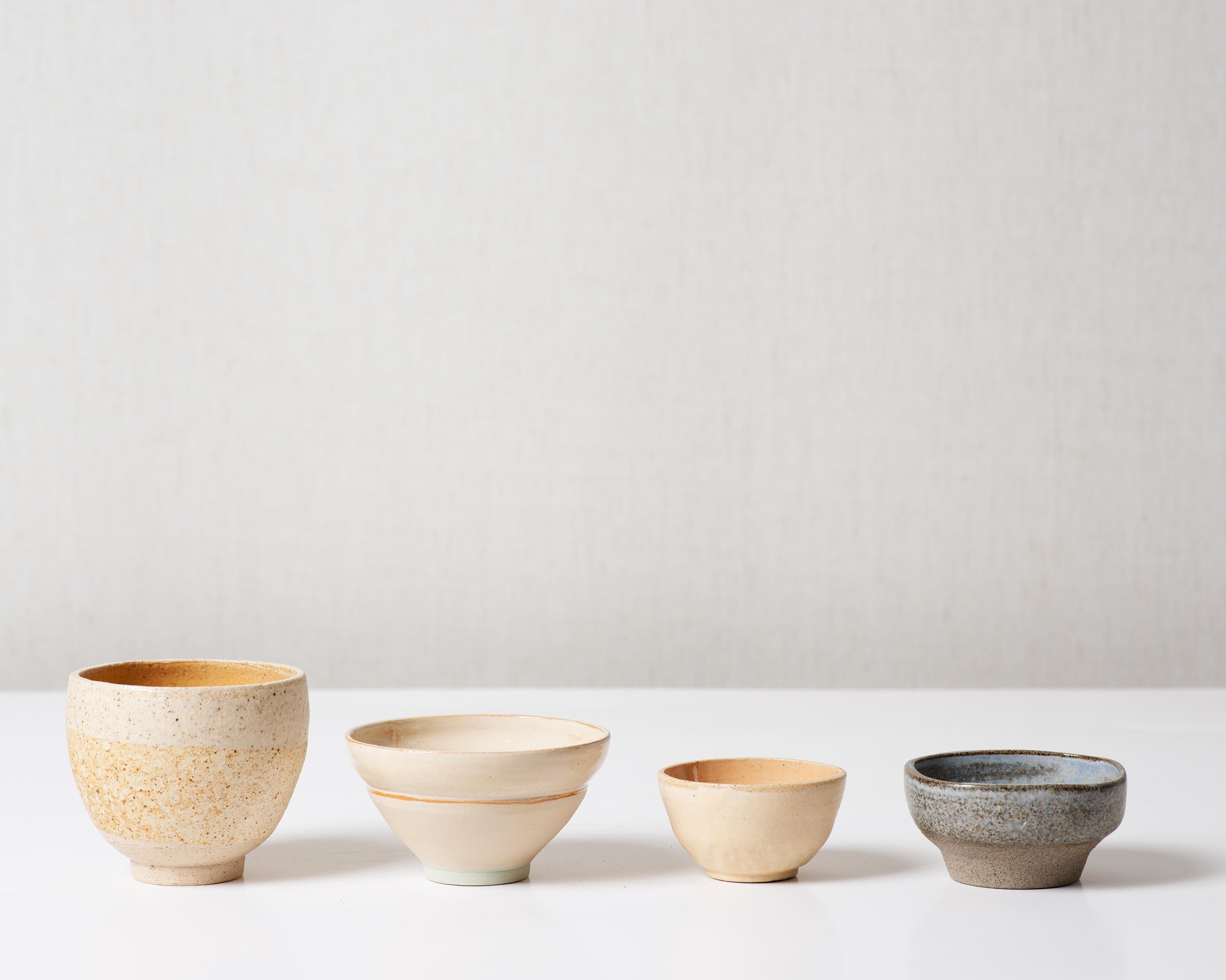 Cup in Grey Speckled Clay with Matte Grey Blue Glaze - Contemporary Sculpture by Sigrid Volders