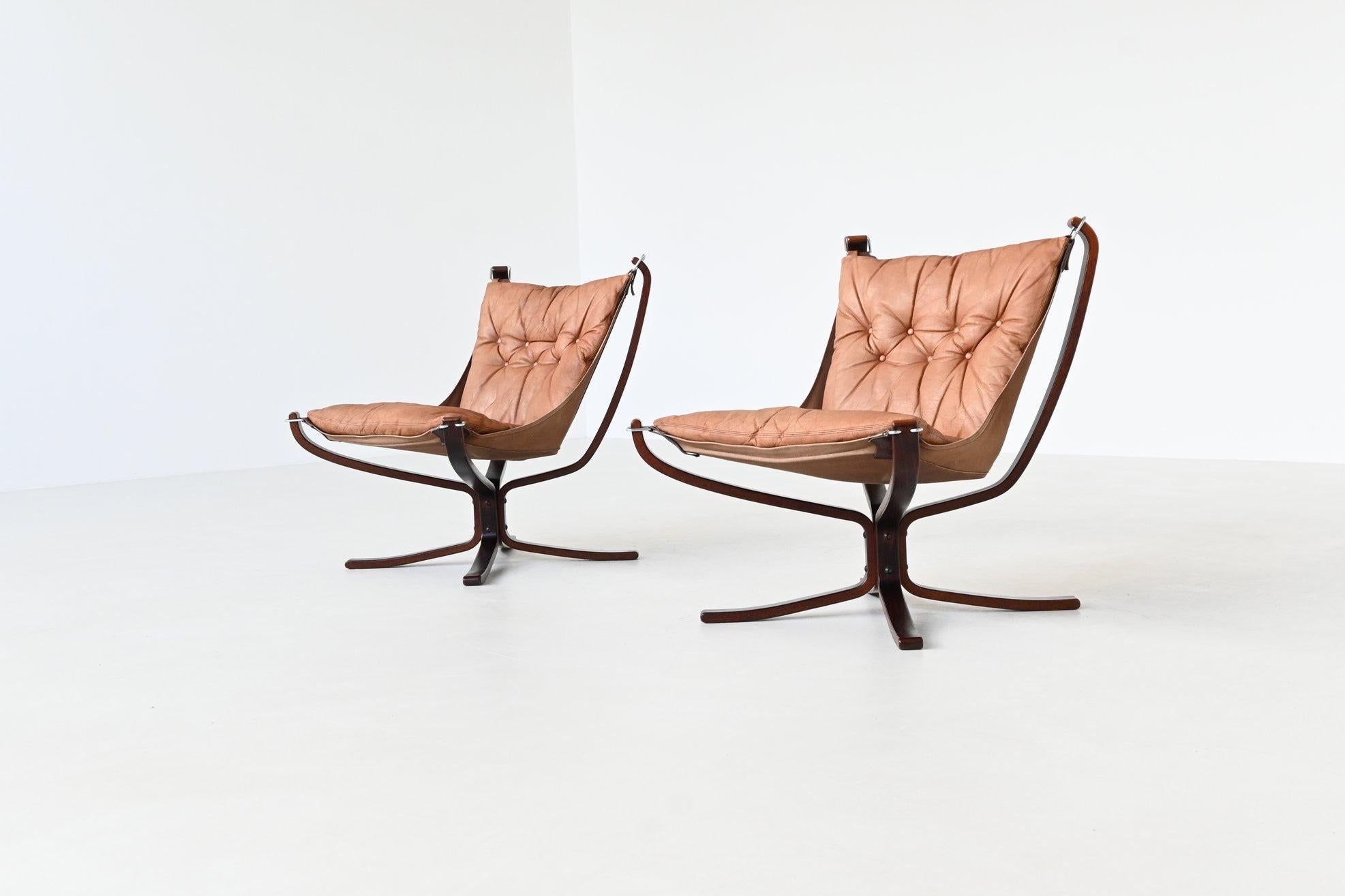 Sigurd Ressel Sillones Falcon de cuero coñac Vatne Noruega 1970 Escandinavo moderno en venta