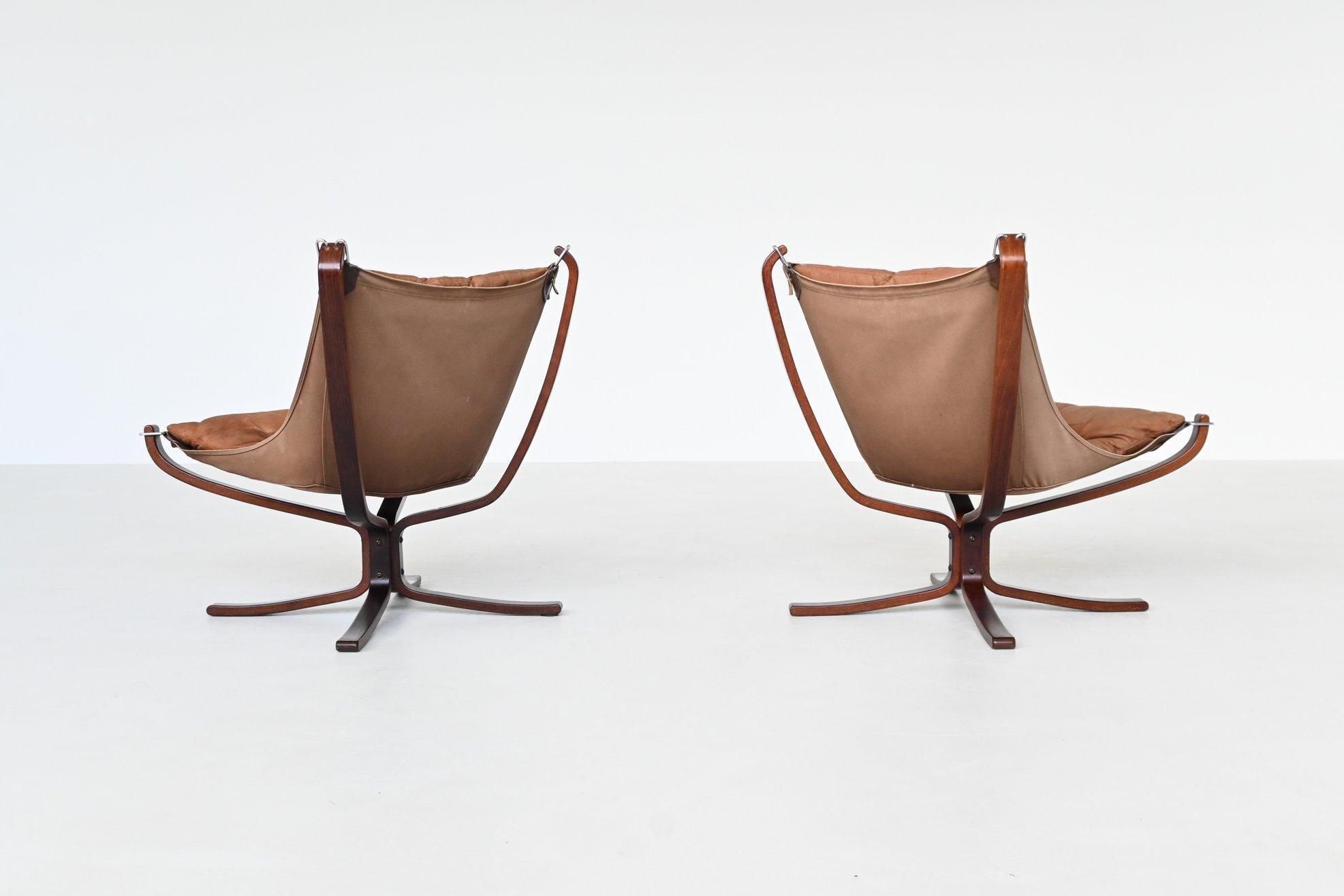 Sigurd Ressel Sillones Falcon de cuero coñac Vatne Noruega 1970 finales del siglo XX en venta
