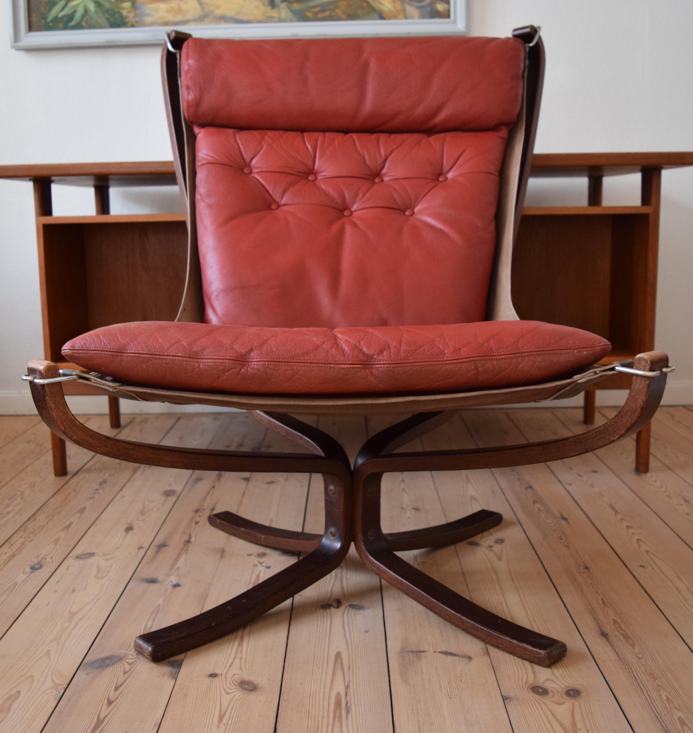 Mid-Century Modern Sigurd Ressel Red Falcon Chair from Vatne Møbler For Sale