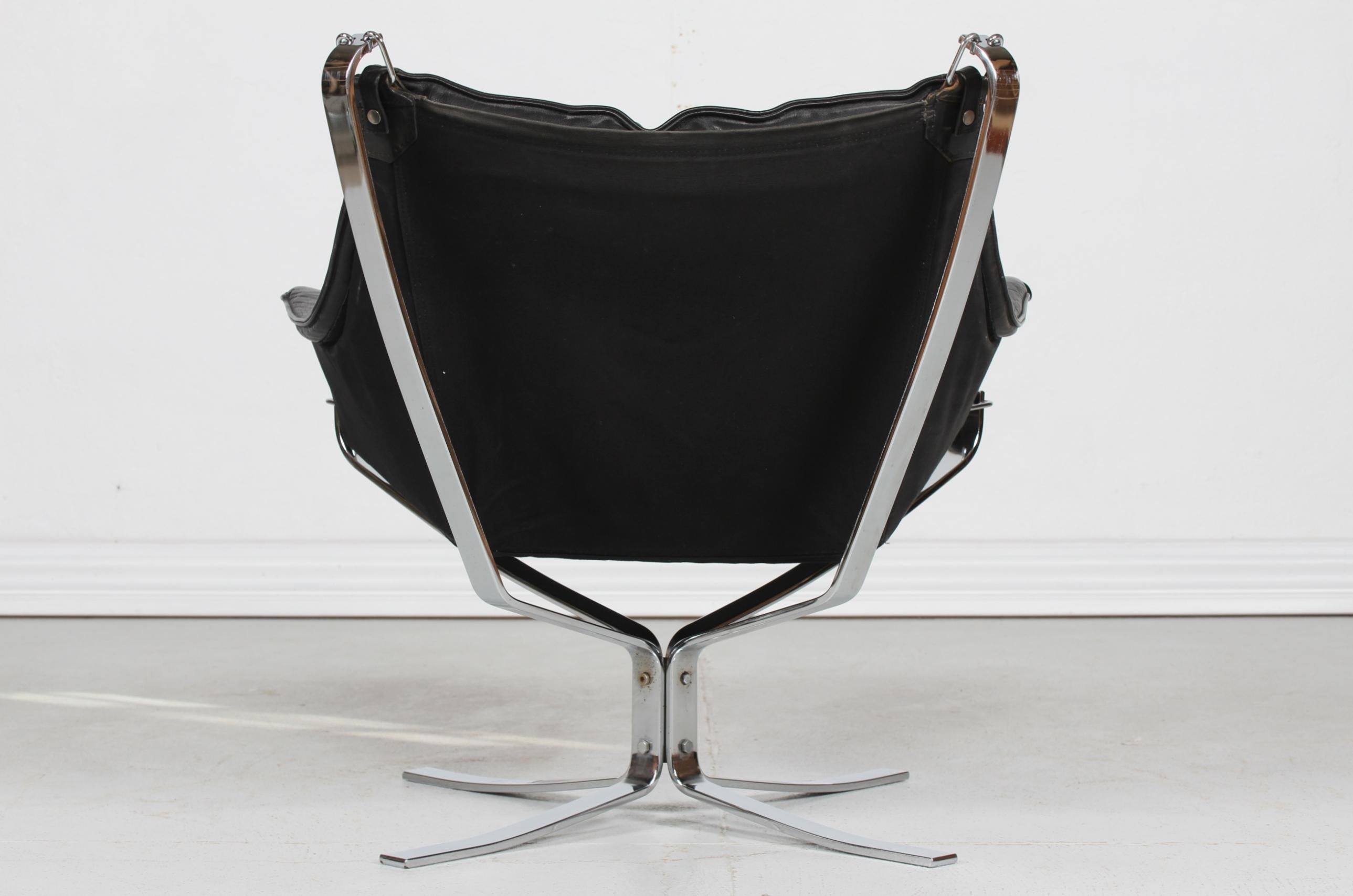 Acier Sigurd Ressell Falcon Lounge Chair en cuir noir et base chromée 1970 en vente