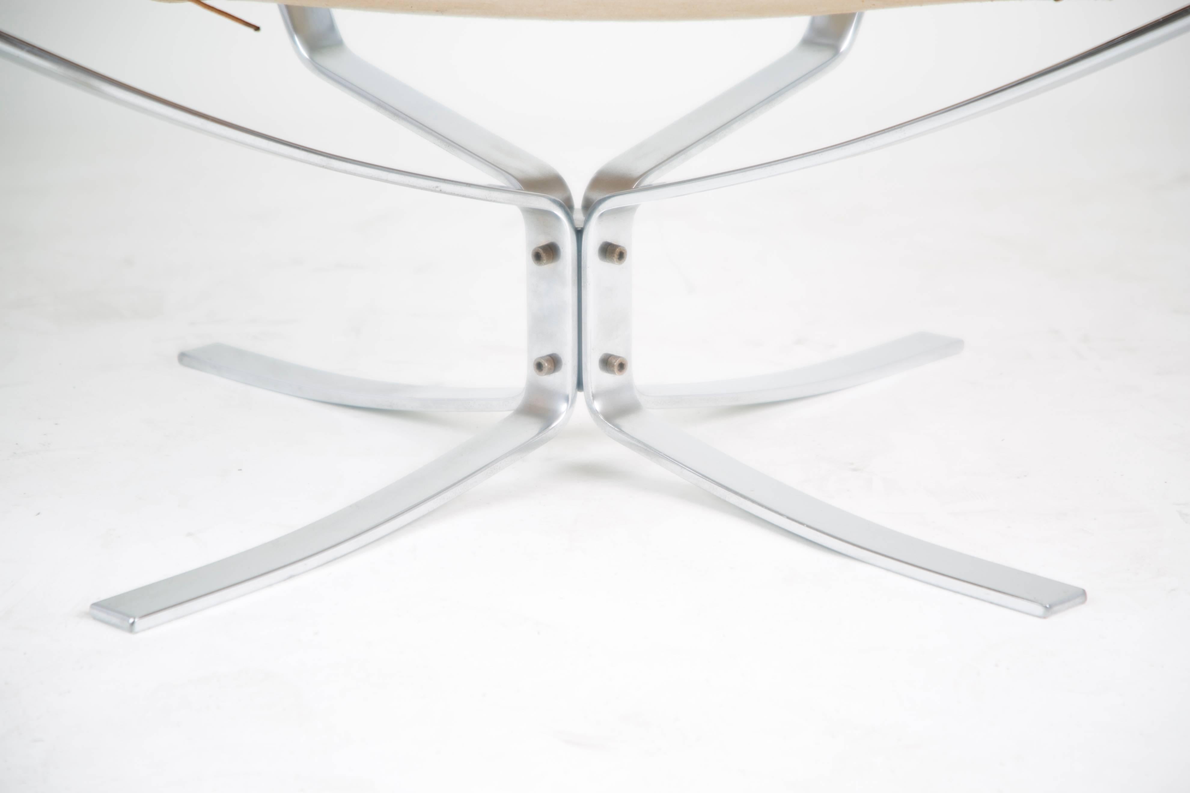 Sigurd Ressell for Vatne Møbler High Back Chrome and White Leather Falcon Chair 3