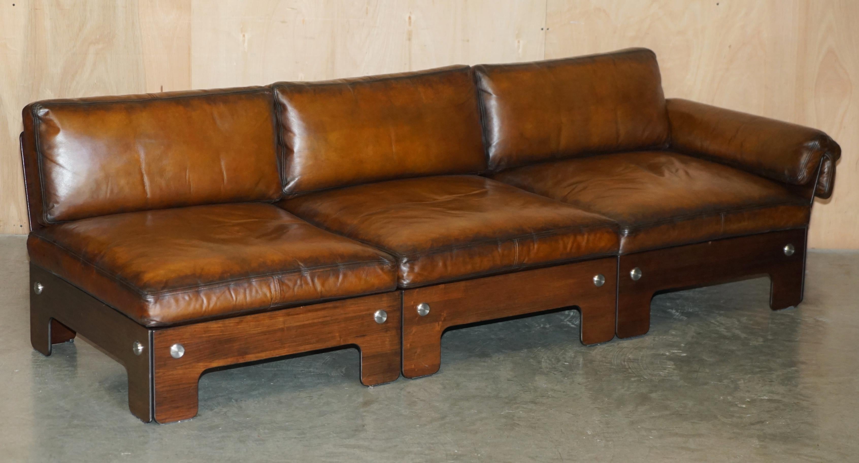 SIGURD RESSELL FOR VATNE MOBLER HARDWOOD BROWN LEATHER SOFA ARMCHAiR TABLE SUITE For Sale 3