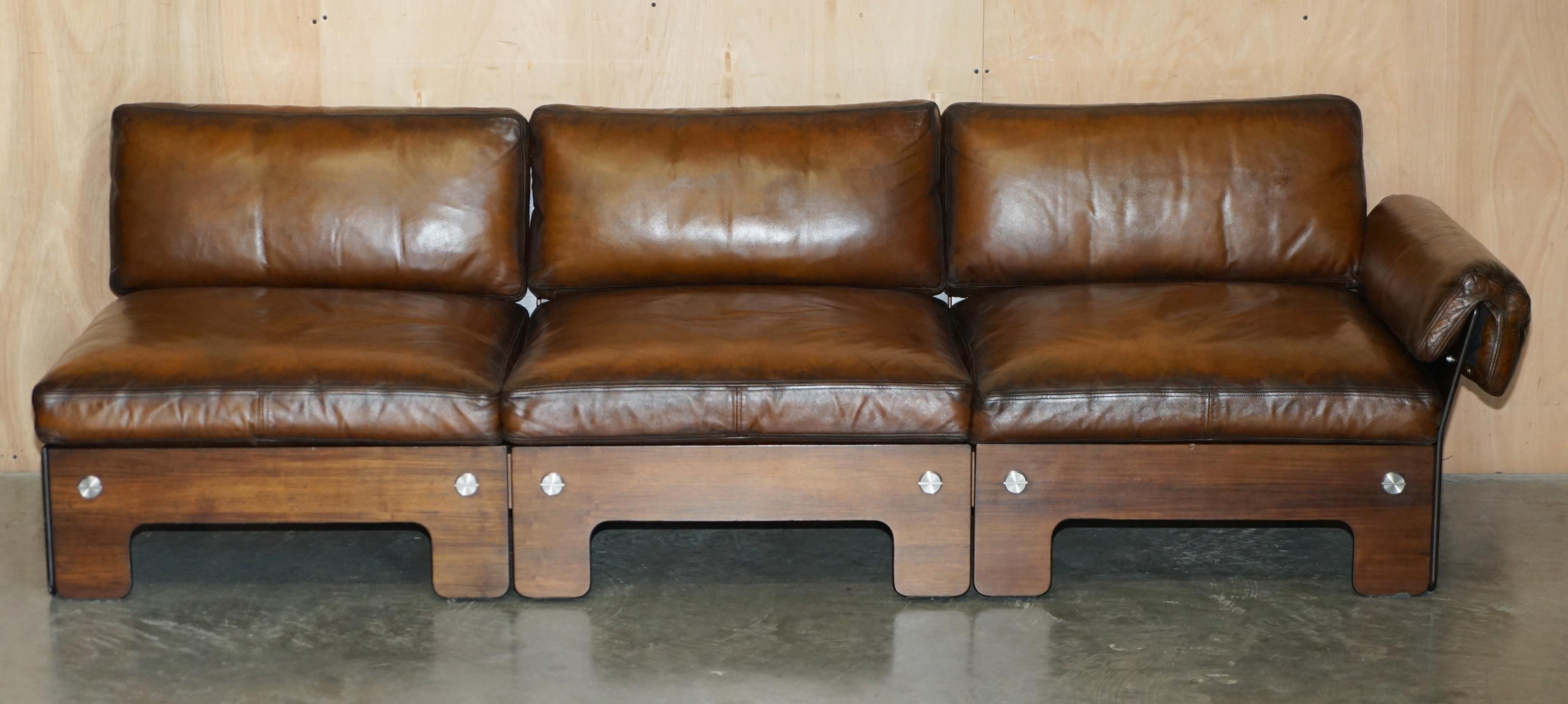SIGURD RESSELL FOR VATNE MOBLER HARDWOOD BROWN LEATHER SOFA ARMCHAiR TABLE SUITE For Sale 4