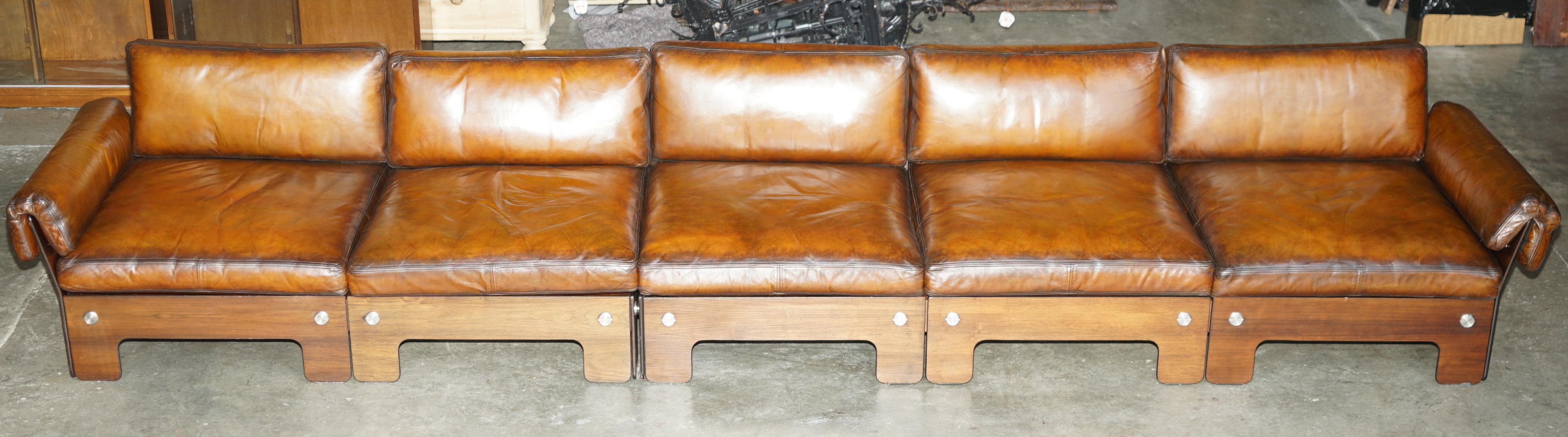 SIGURD RESSELL FOR VATNE MOBLER HARDWOOD BROWN LEATHER SOFA ARMCHAiR TABLE SUITE For Sale 6