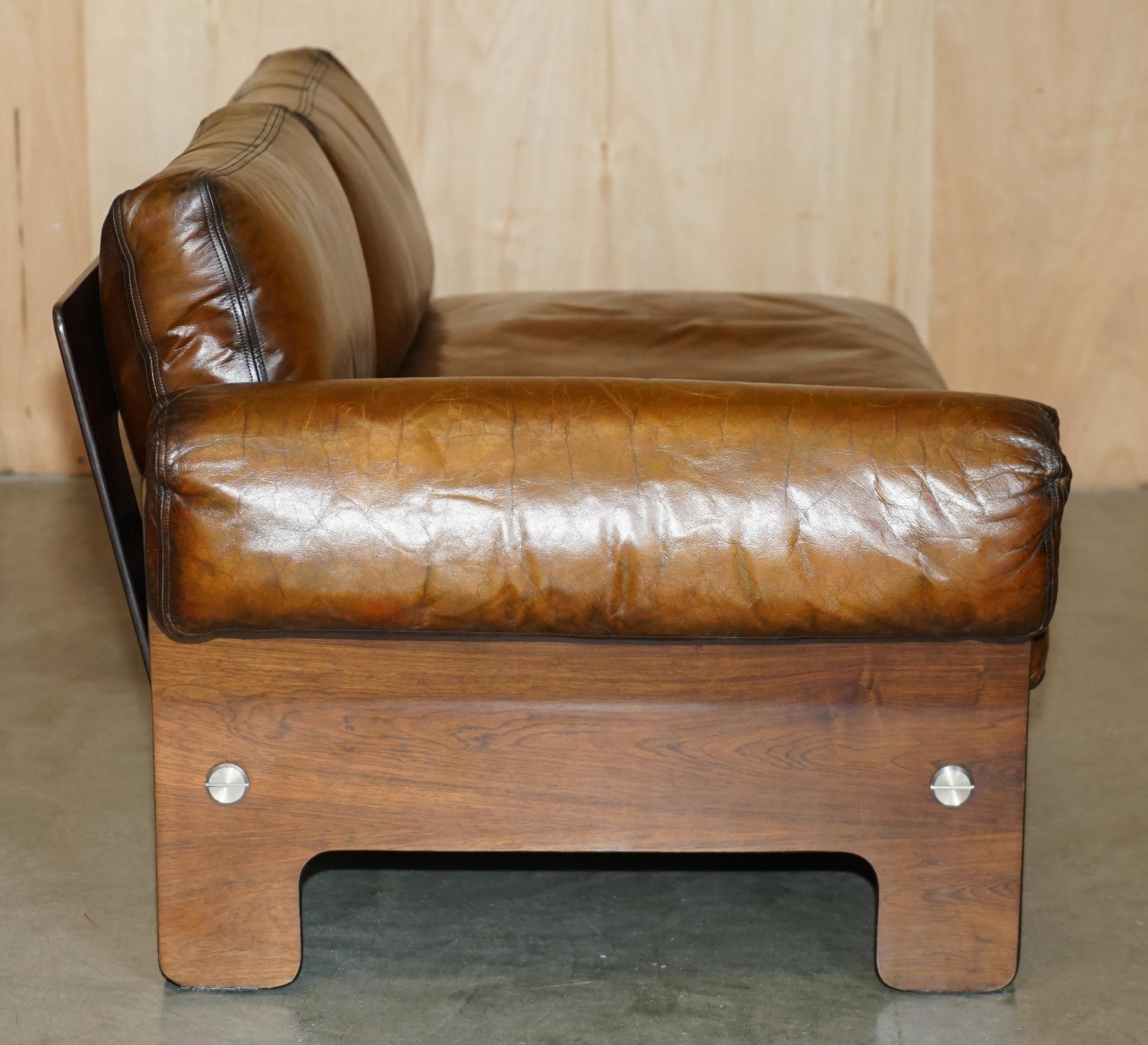 SIGURD RESSELL FOR VATNE MOBLER HARDWOOD BROWN LEATHER SOFA ARMCHAiR TABLE SUITE For Sale 11