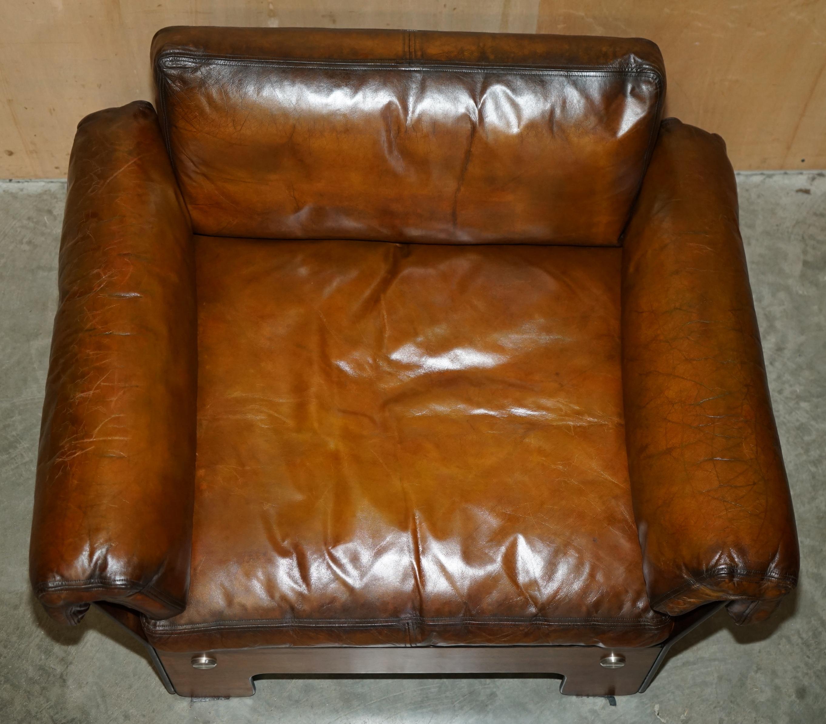 European SIGURD RESSELL FOR VATNE MOBLER HARDWOOD BROWN LEATHER SOFA ARMCHAiR TABLE SUITE For Sale