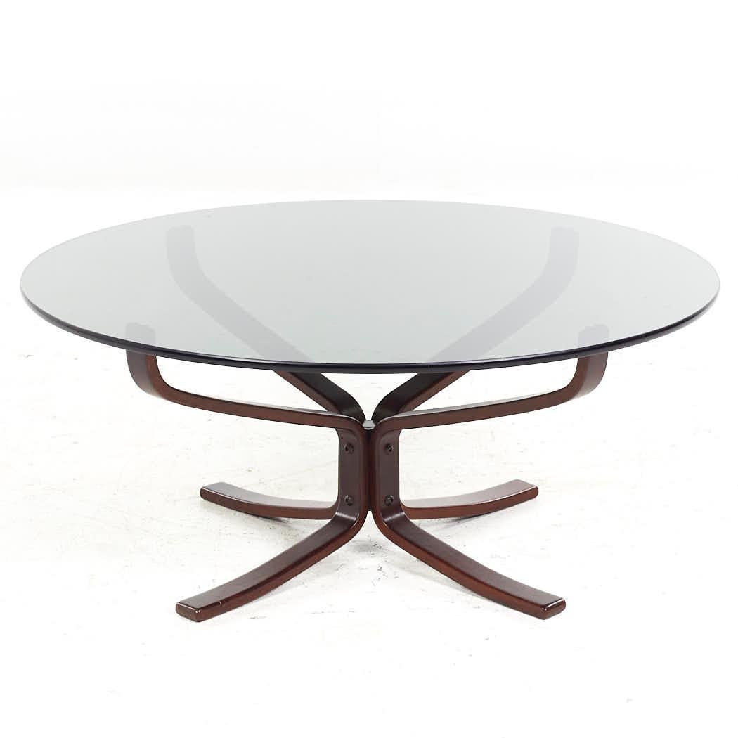 Sigurd Ressell for Vatne Mobler Mid Century Danish Round Coffee Table In Good Condition For Sale In Countryside, IL