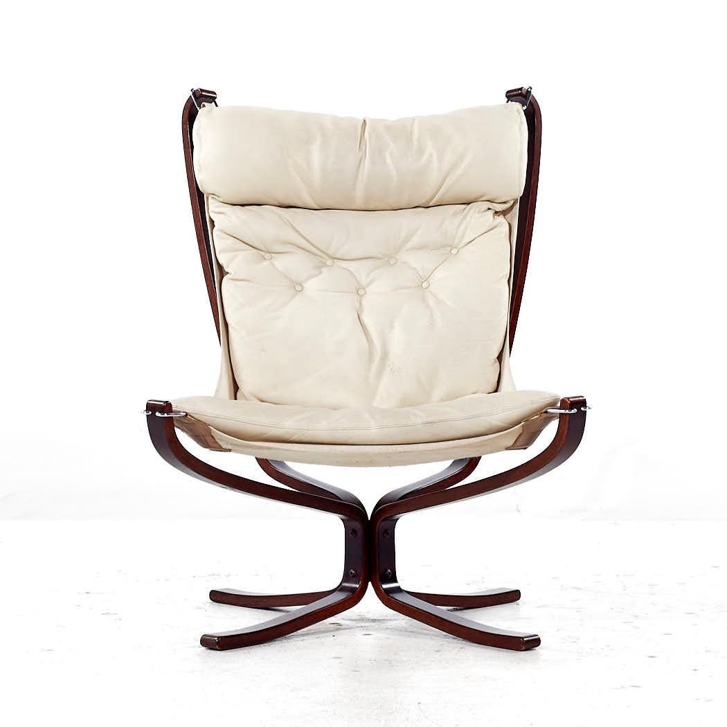 Sigurd Ressell für Vatne Mobler Falcon-Stuhl aus der Mitte des Jahrhunderts

Dieser Loungesessel misst: 28 breit x 34 tief x 39 hoch, mit einer Sitzhöhe von 18 Zoll

Alle Möbelstücke sind in einem so genannten restaurierten Vintage-Zustand zu haben.
