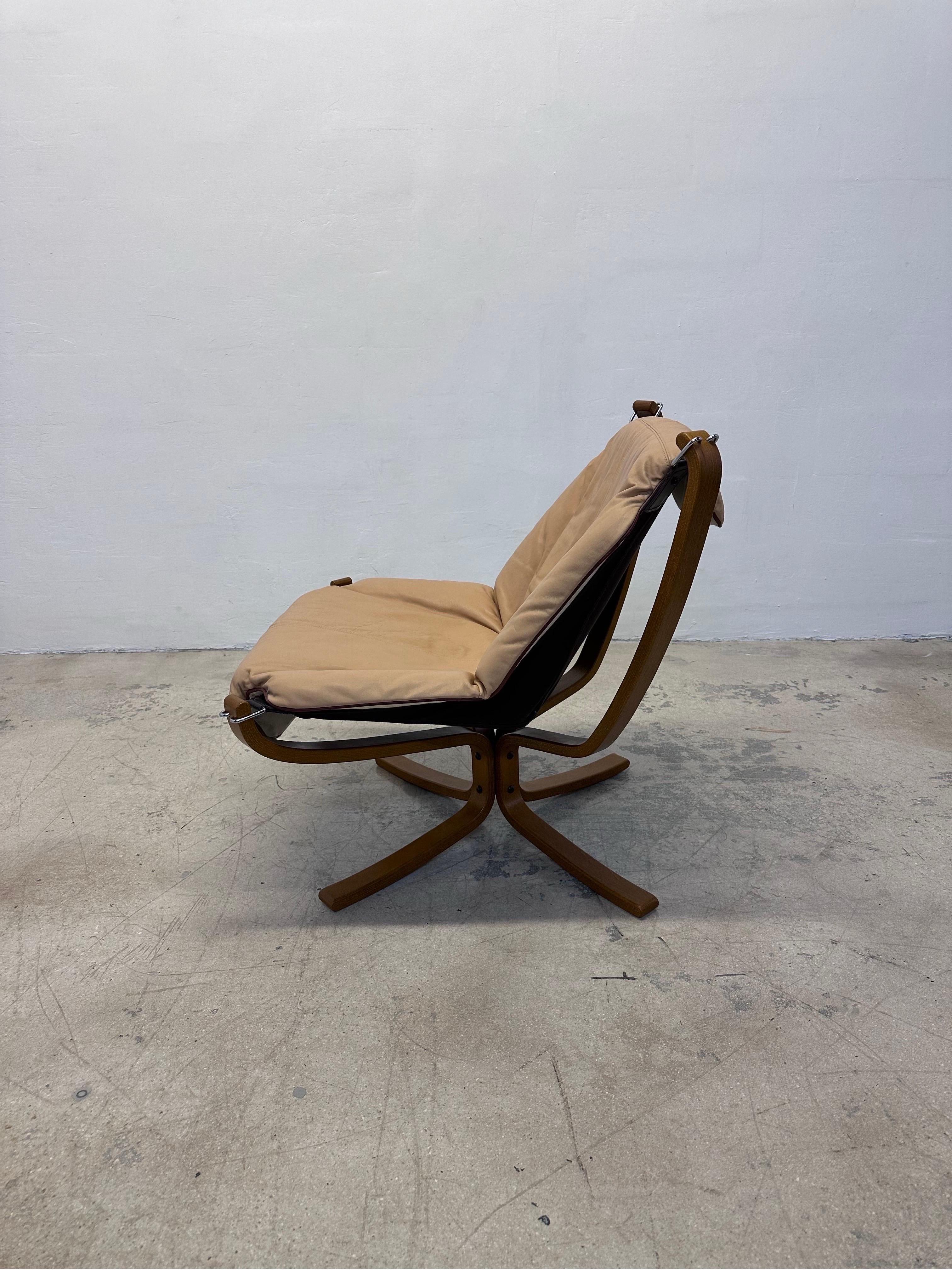 Sigurd Ressell Leather Falcon Lounge Chair for Vatne Mobler In Good Condition For Sale In Miami, FL