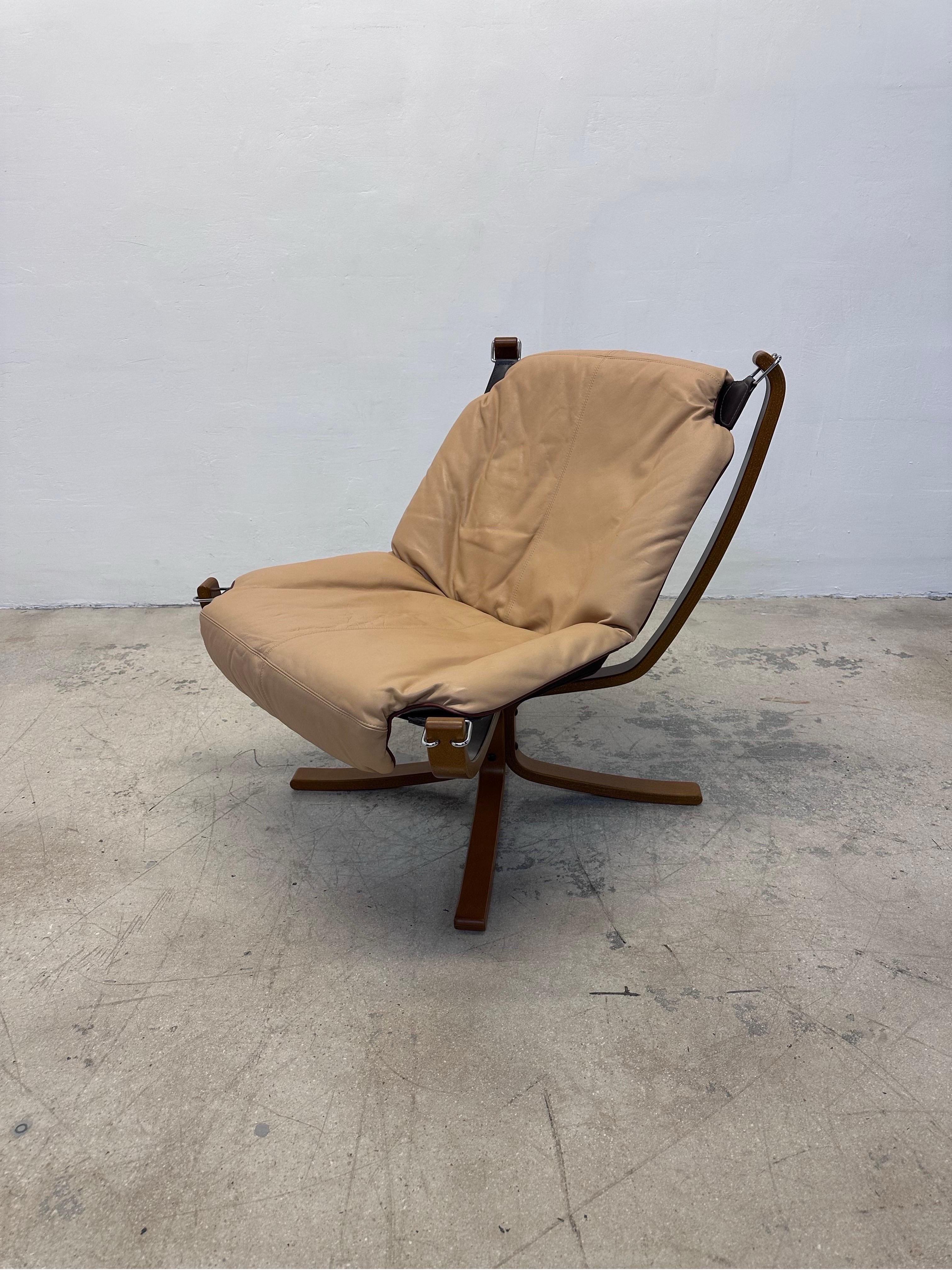 Sigurd Ressell Leder Falcon Lounge Chair für Vatne Mobler (20. Jahrhundert) im Angebot