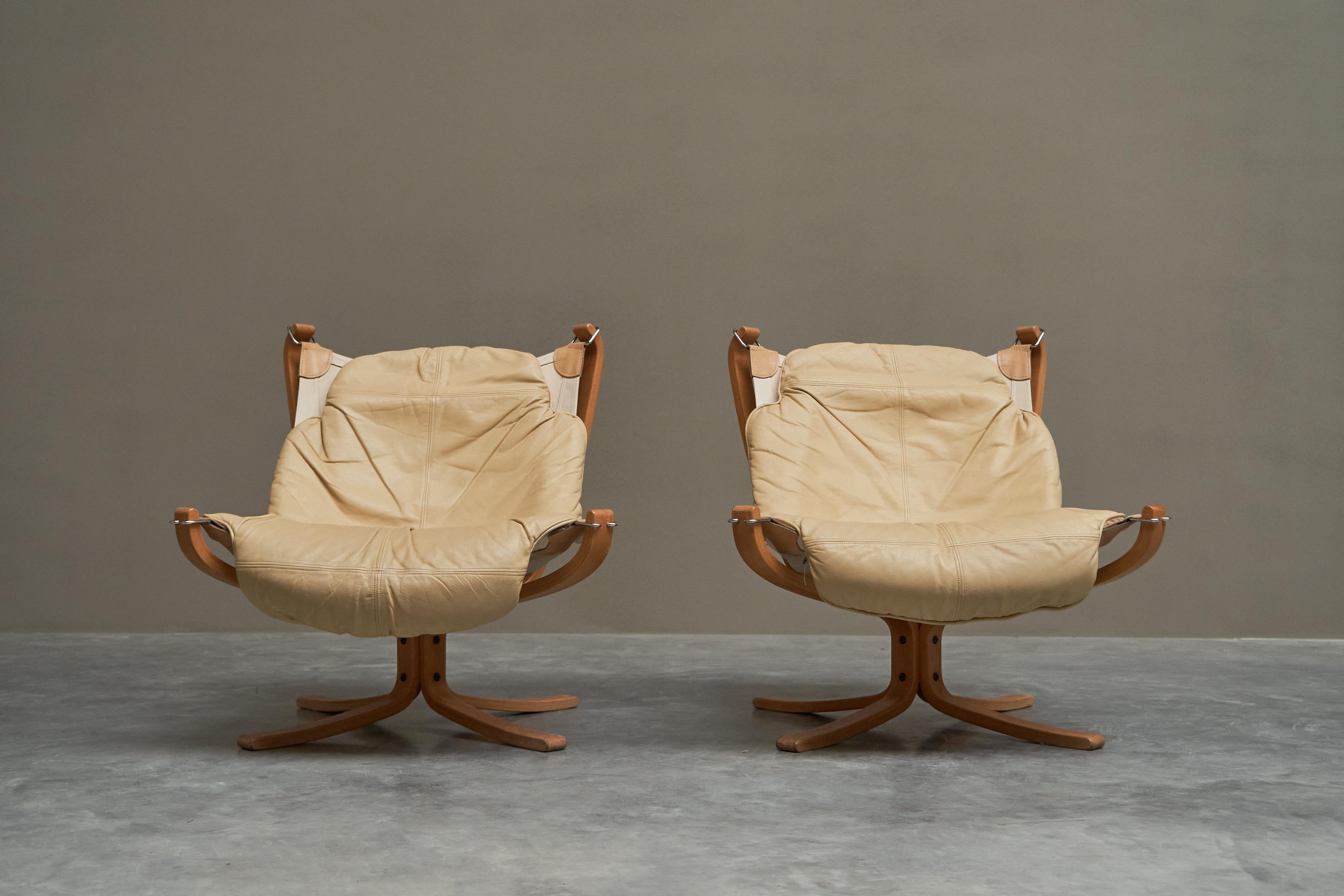 Sigurd Ressell Pareja de sillones Falcon de cuero, lona y abedul Años 70 en venta 2