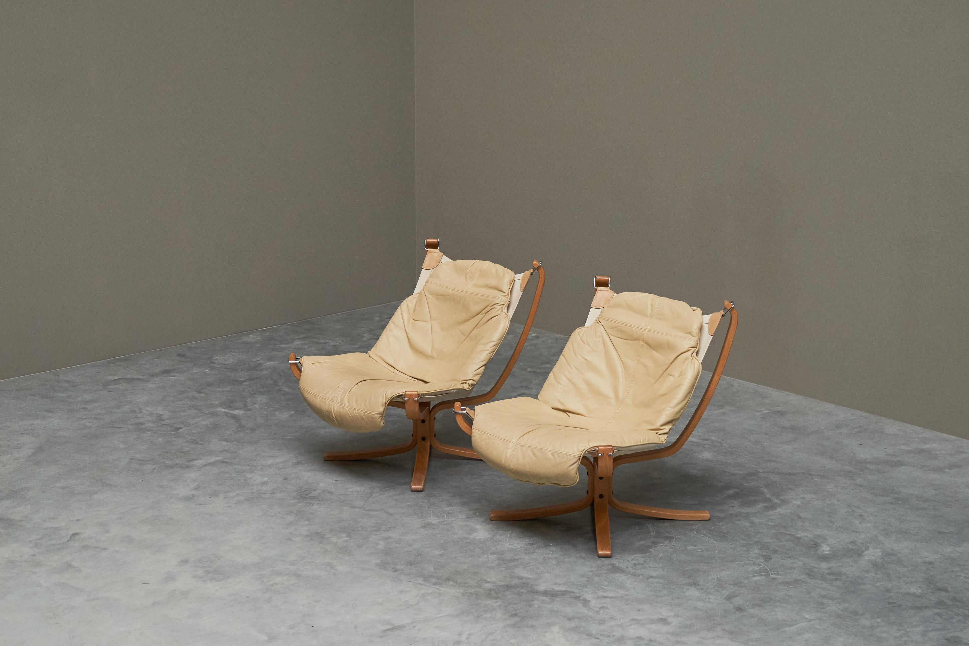 Sigurd Ressell Pareja de sillones Falcon de cuero, lona y abedul Años 70 en venta 4