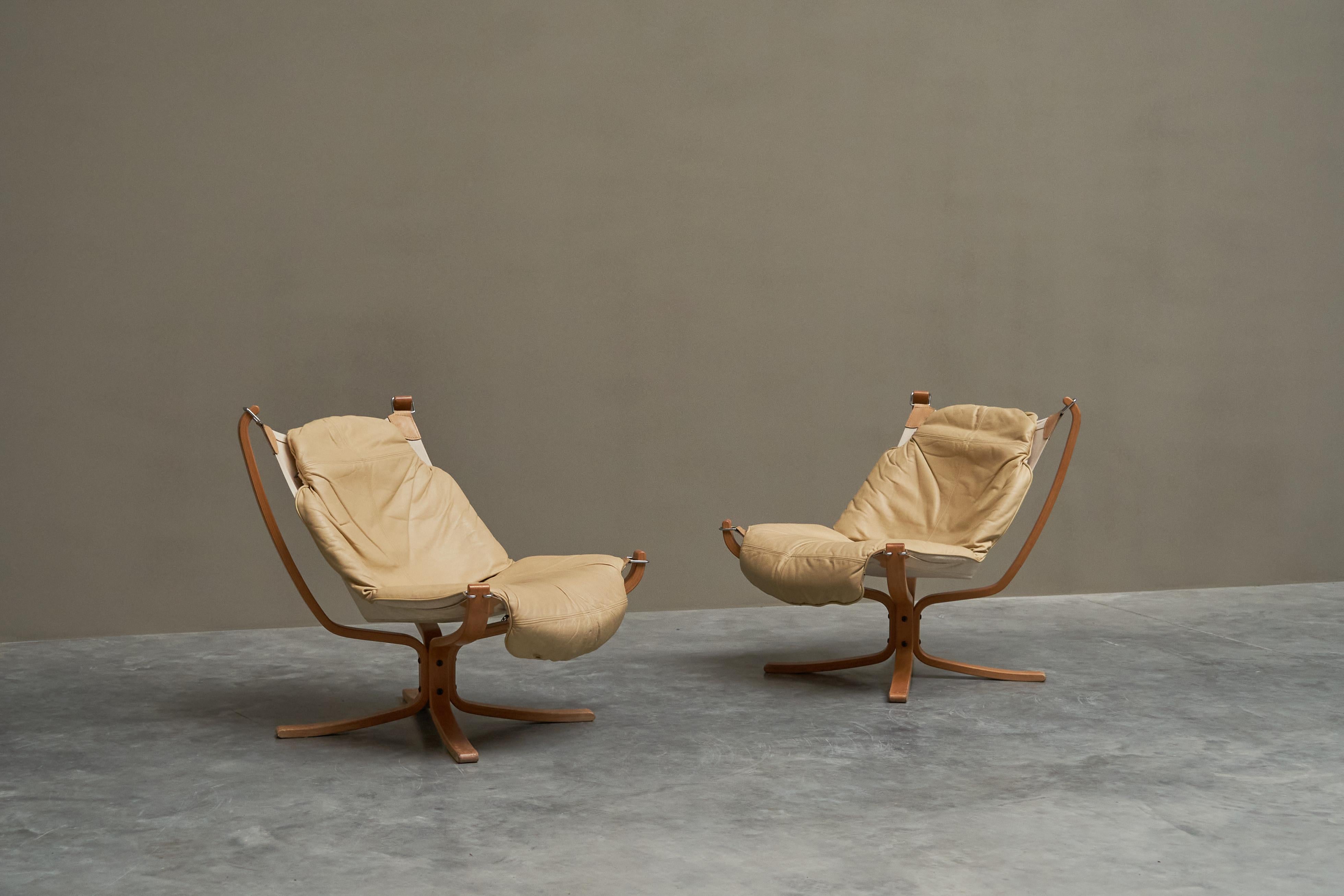 Sigurd Ressell Pareja de sillones Falcon de cuero, lona y abedul Años 70 Noruego en venta