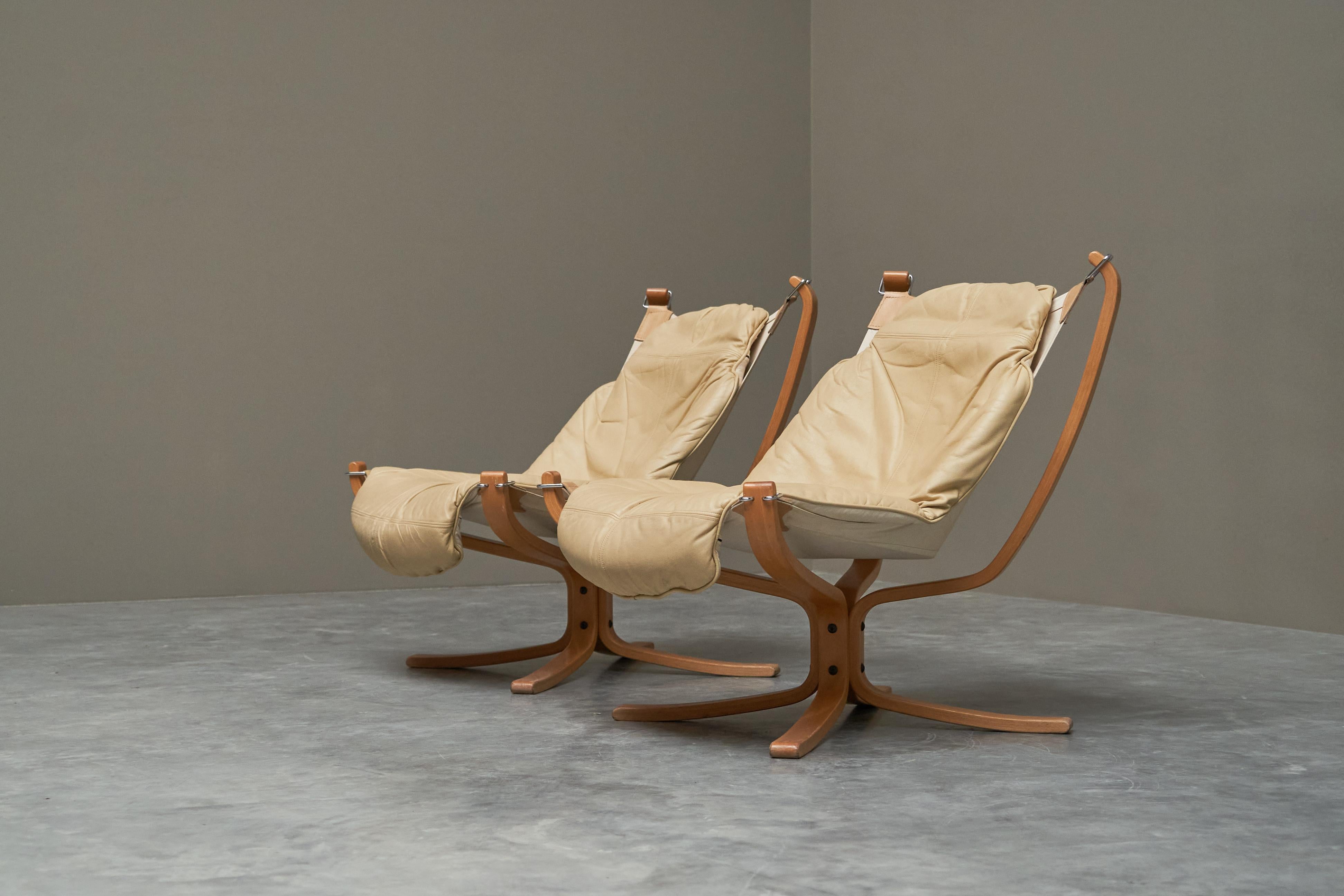 Sigurd Ressell Pareja de sillones Falcon de cuero, lona y abedul Años 70 Cuero en venta