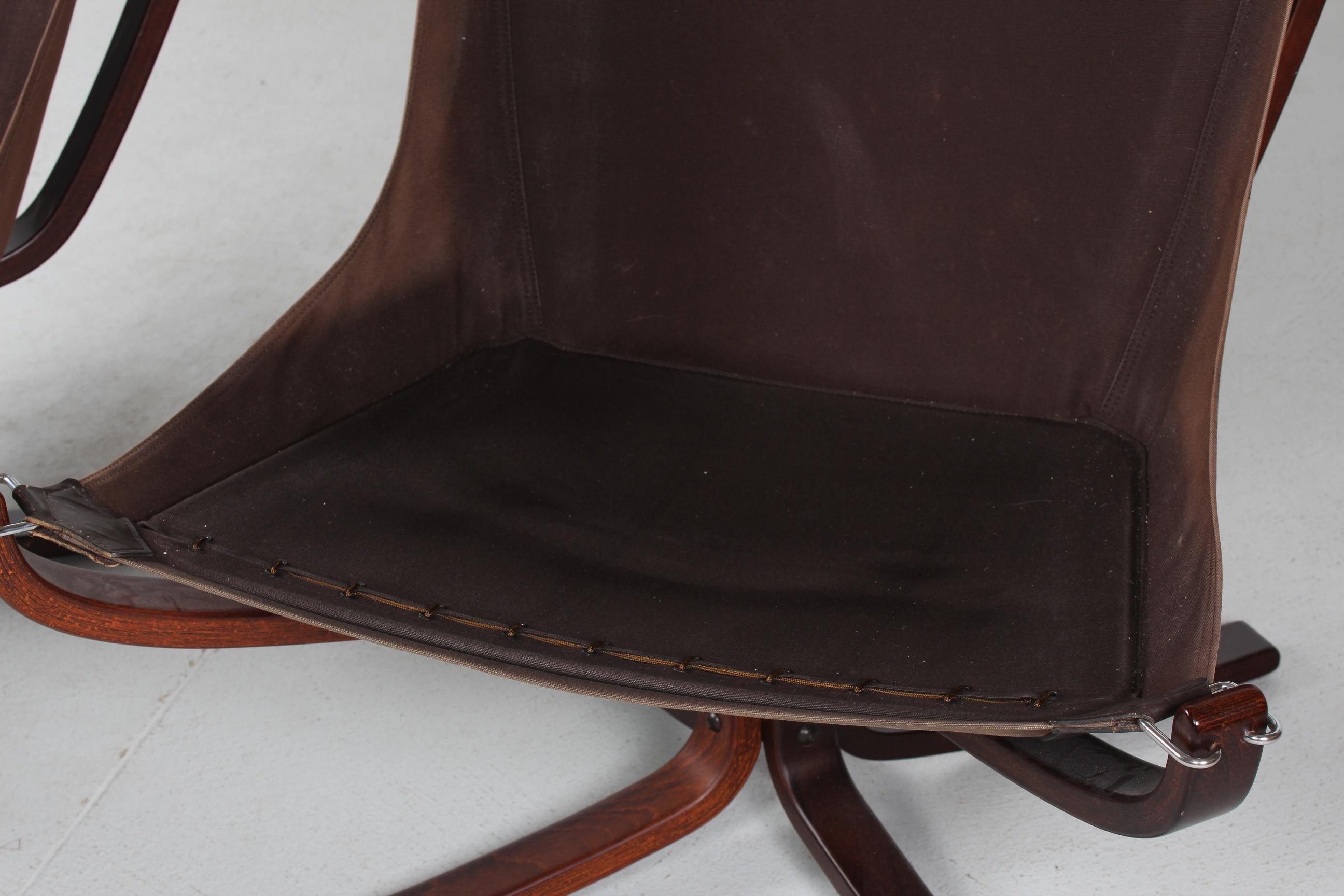 Sigurd Ressell Two Falcon Chairs with Leather Cushions by Vatne Møbler Norway 2