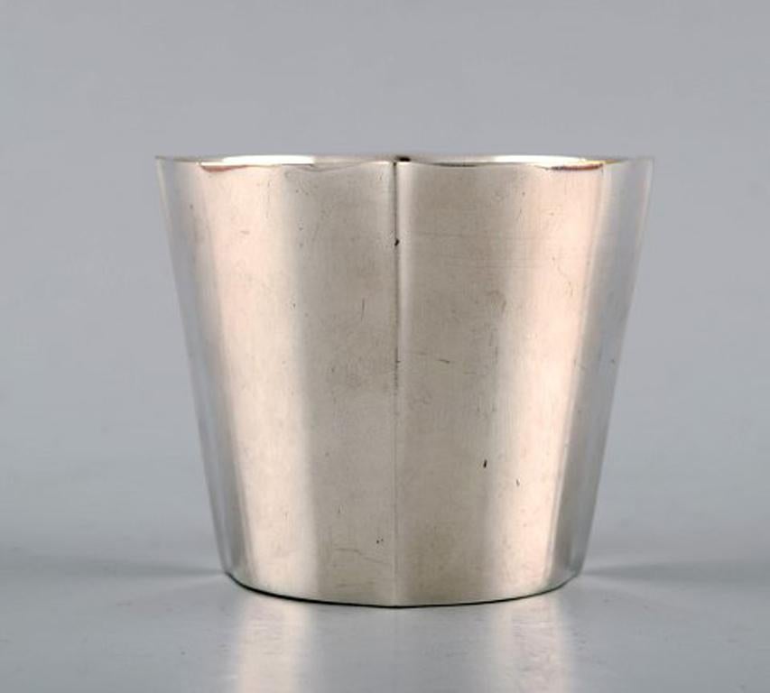 Scandinavian Modern Sigvard Bernadotte for Gense, a Set of 8 Hunting/Vodka Beakers in Plated Silver