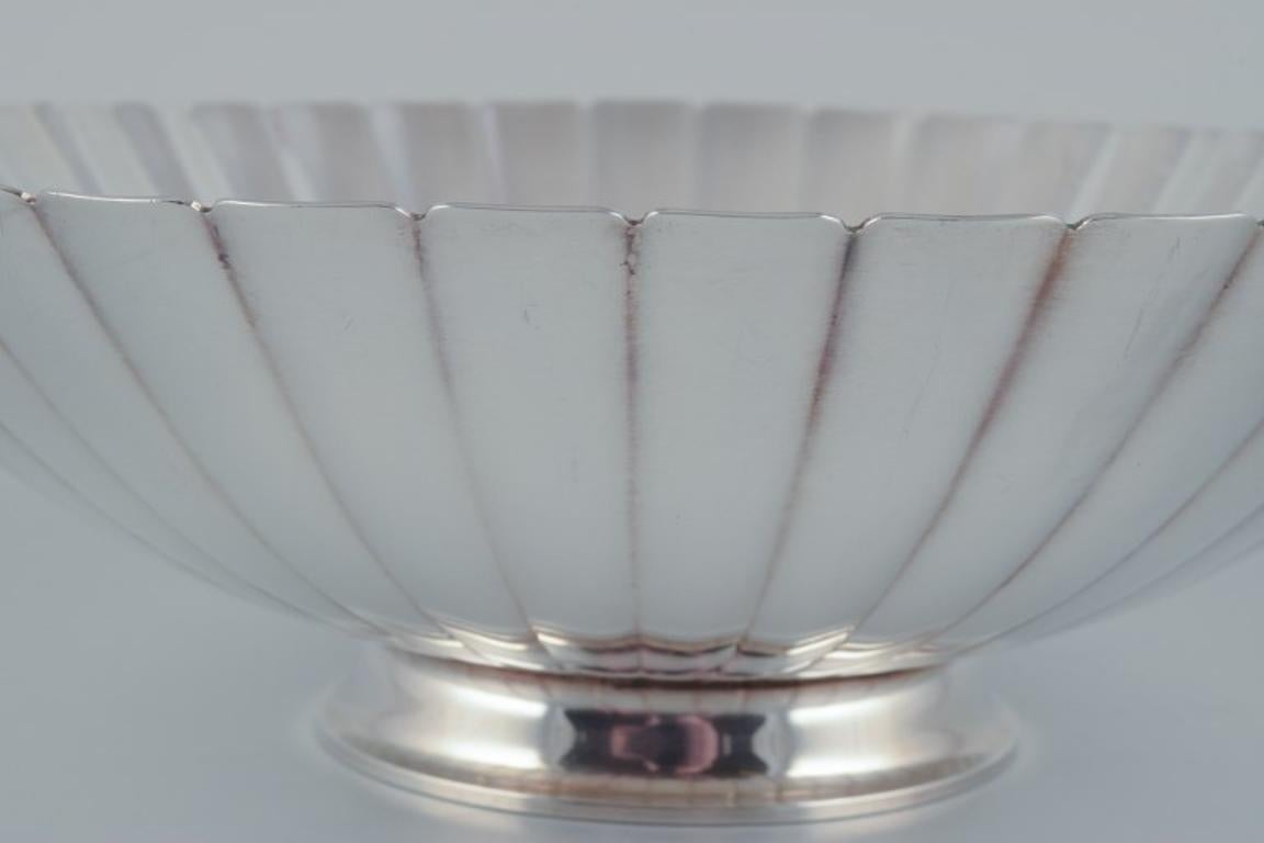 Danish Sigvard Bernadotte for Georg Jensen. Large strawberry bowl in sterling silver. For Sale