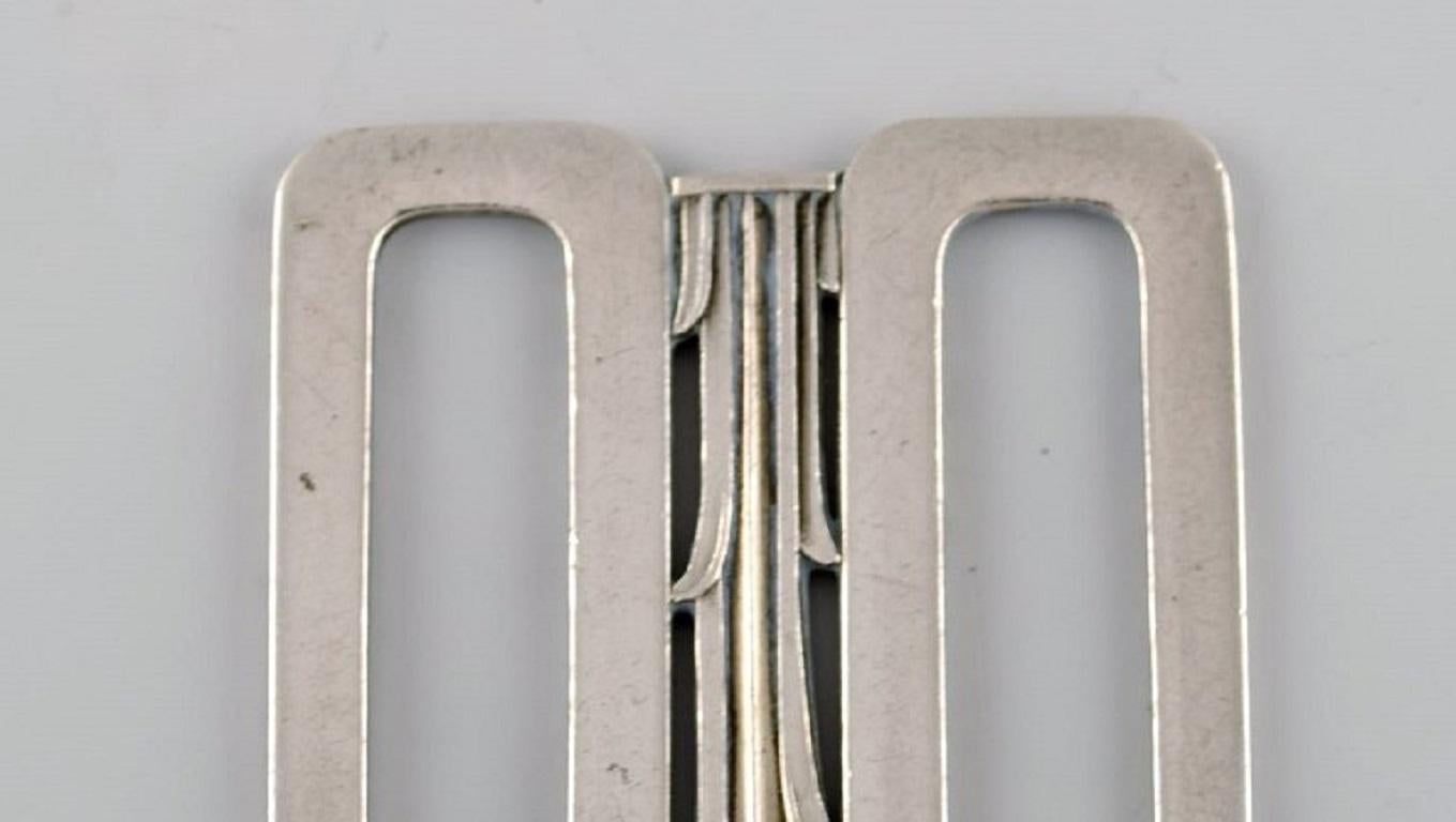 Sigvard Bernadotte for Georg Jensen. Money clip in sterling silver. Design number 289.
Measures: 4.9 x 4.1 cm.
Stamped.
In excellent condition.