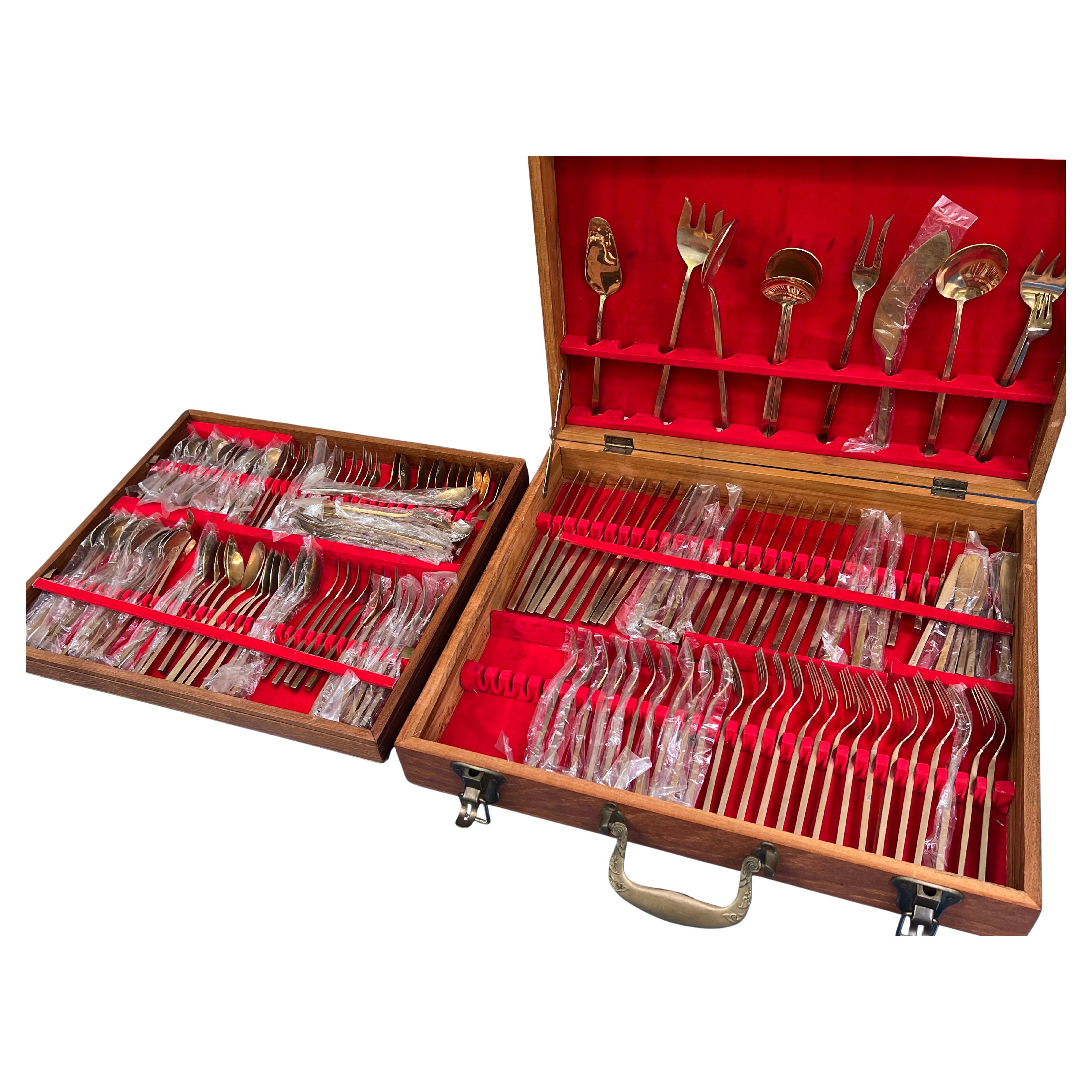 Couverts en laiton Sigvard Bernadotte "Scanline". Service de table pour 12 personnes. 145 pièces en vente