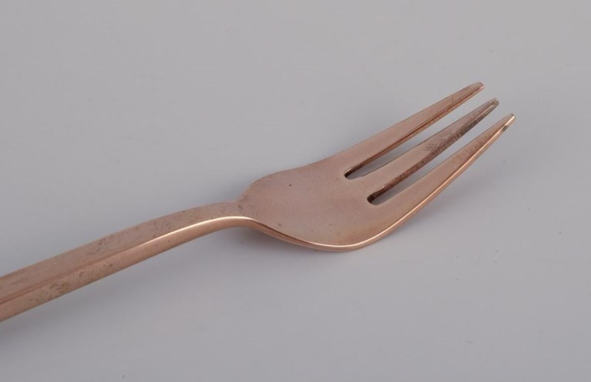 Sigvard Bernadotte 'Scanline' cutlery set in brass. Eight cake forks.  In Excellent Condition For Sale In Copenhagen, DK