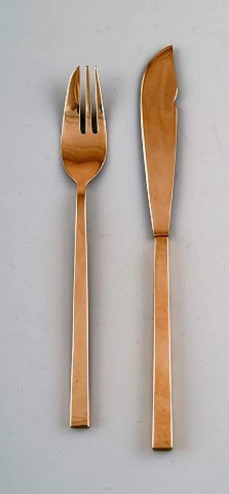 Sigvard Bernadotte 'Scanline' seltenes Fischbesteck aus Messing komplett für sechsteilig. 
Bestehend aus: Sechs Fisch-Messer:: sechs Fisch-Gabeln. 
In sehr gutem Zustand. 
Dänisches Design der 1960er-1970er Jahre. 
Das Messer misst 21 cm.
