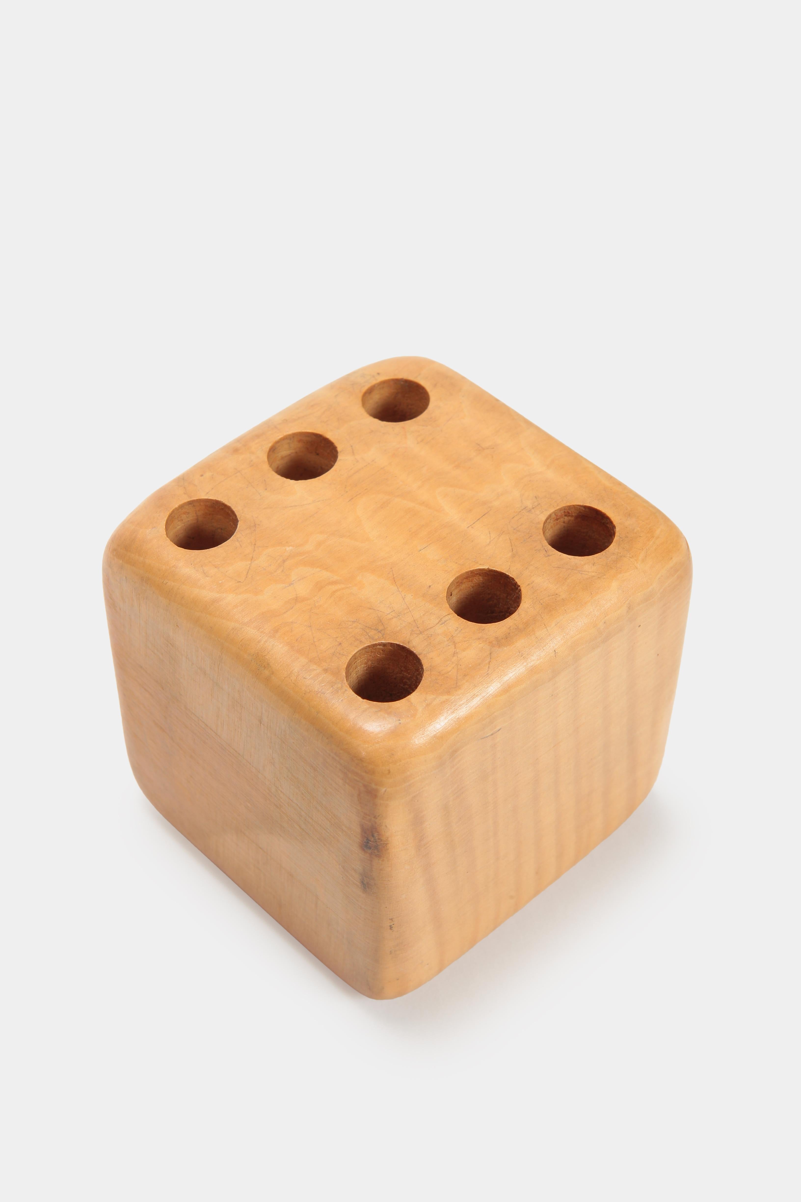 Sigvard Nilsson pen holder manufactured by Söwe in the 1970s in Sweden. Cube shaped pen holder made of solid maple wood with six holes. Manufacturers stamp.