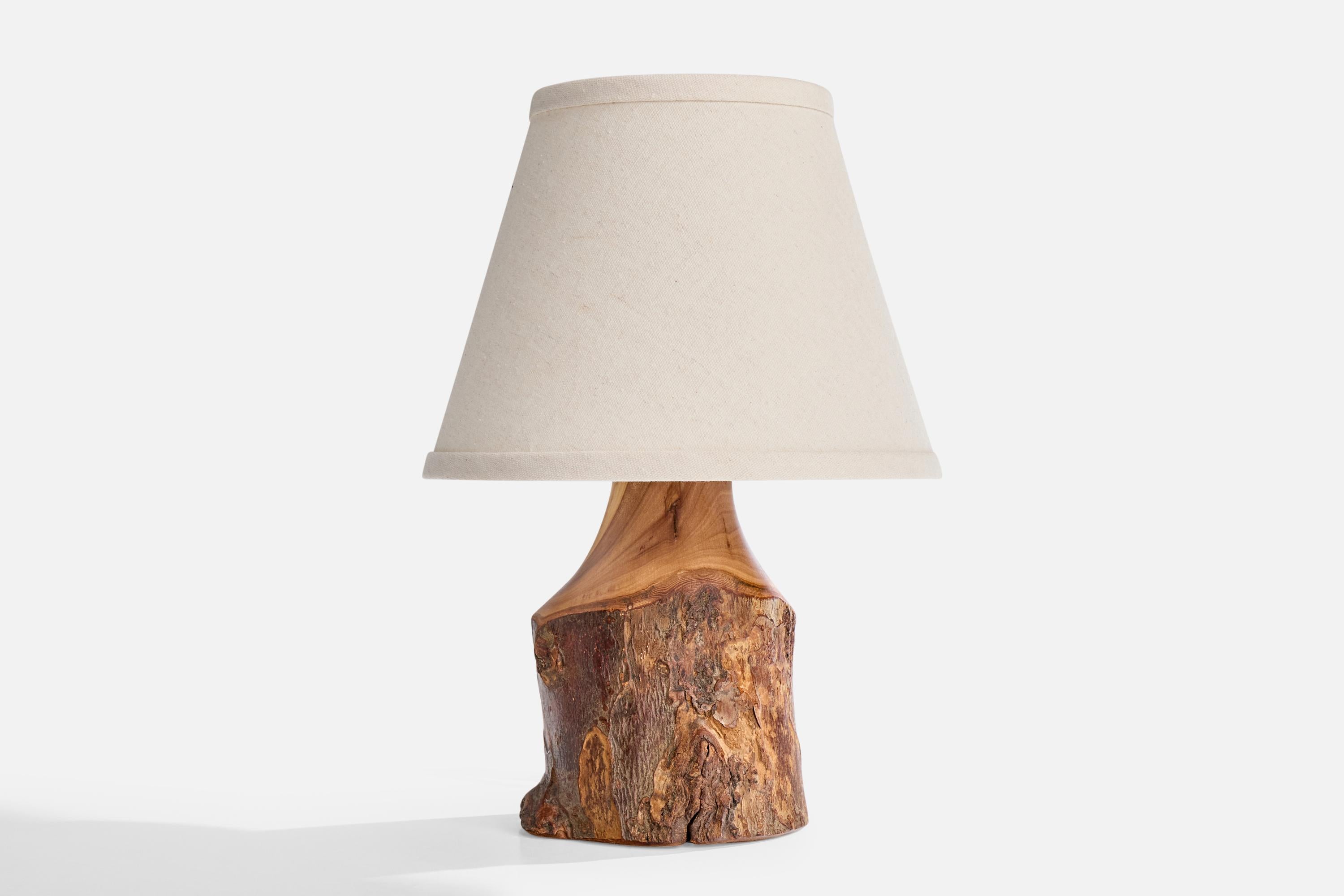 A freeform cottonwood table lamp designed by Sigvard Nilsson and produced by Söwe-Konst, Sweden, 1970s

Wear consistent with age and use

Dimensions of Shade (inches): 5.25” Top Diameter x 9.25” Bottom Diameter x 7” Height

Dimensions of Lamp with