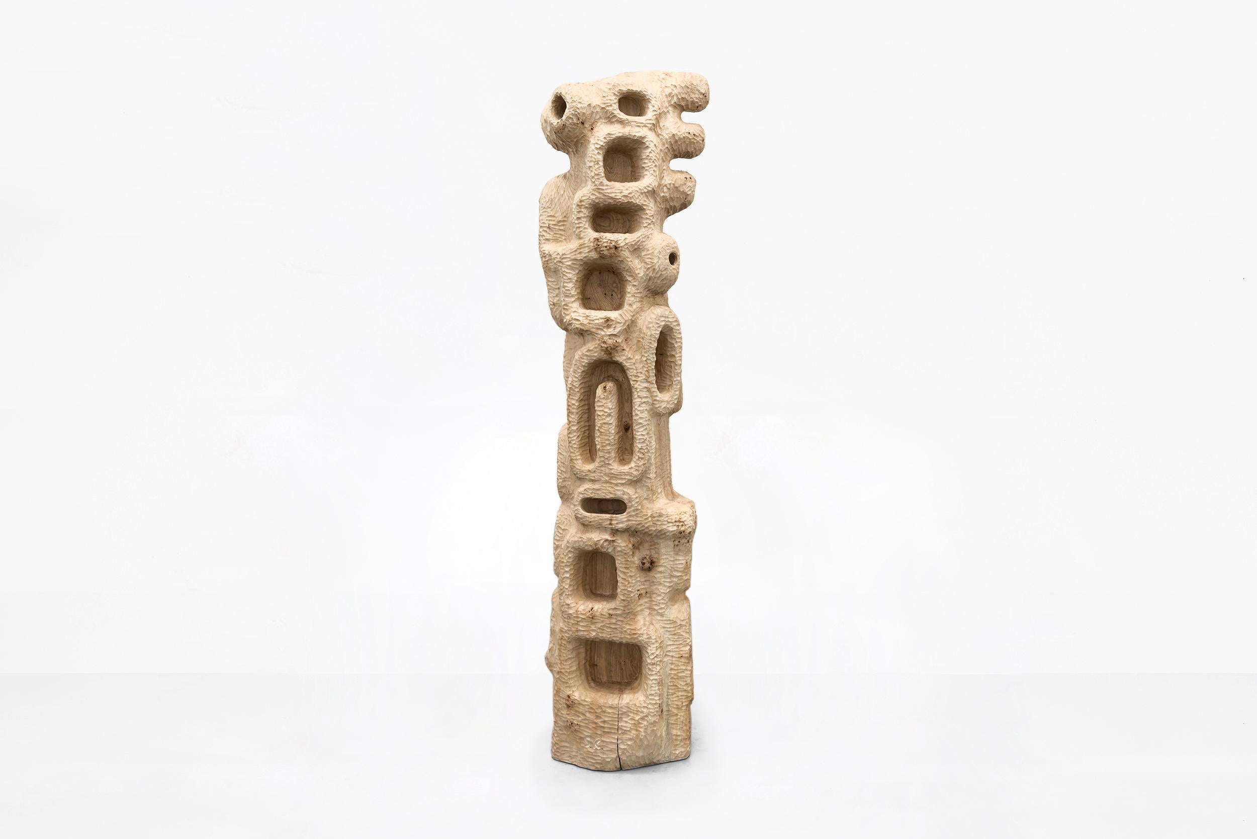 Sigve Kunston Holzregal Turm Nummer 2
Hergestellt von Sigve Knutson
Oslo, Norwegen, 2019
Holz, ALM
Produziert für Side-Gallery Barcelona 

Abmessungen:
45 cm x 35 cm x 180 H cm
17.71 in x 13.77 in x 70.86 H in

Auflage:
Einzigartiges