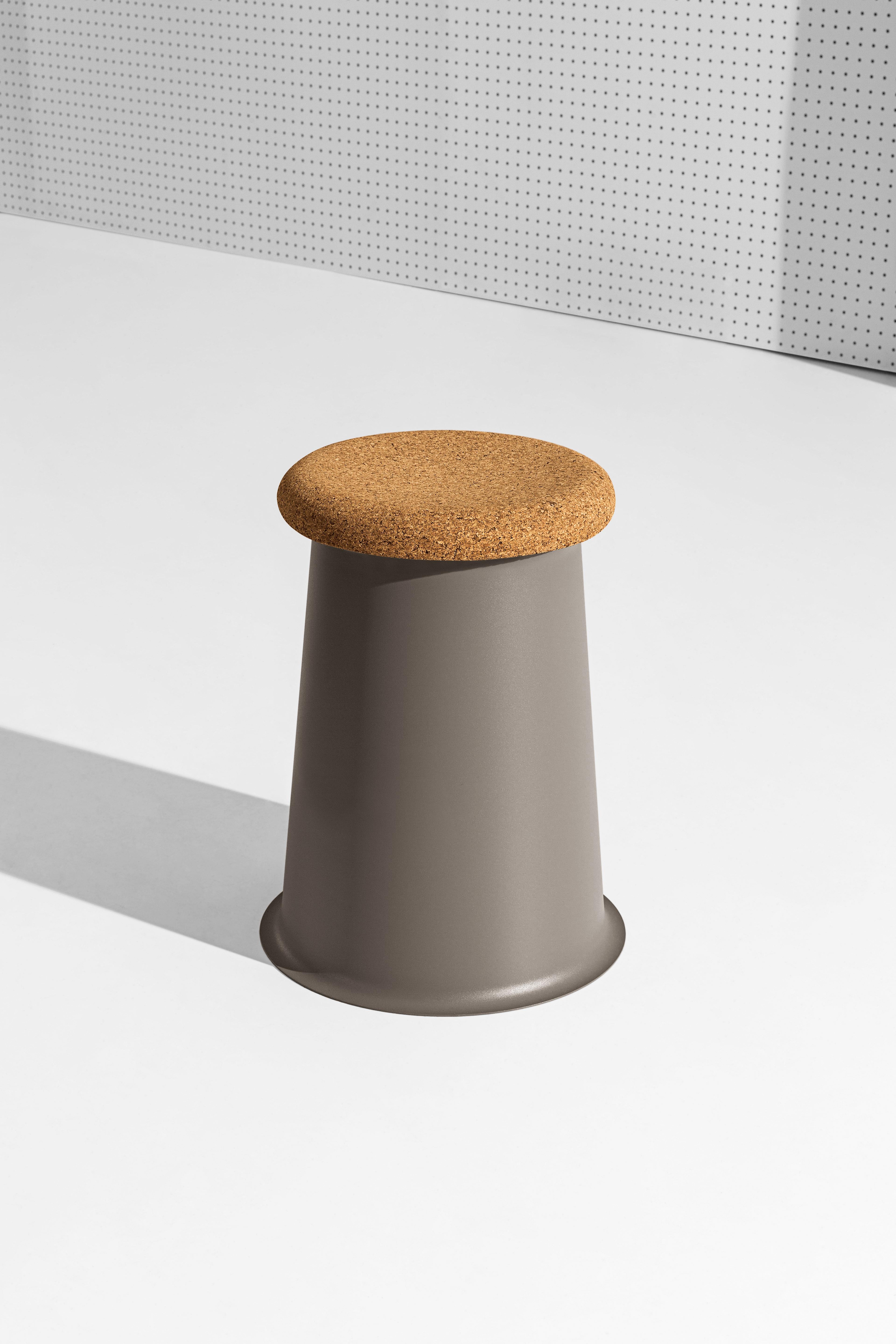 Siit Stool, Black Lacquered Metal Base and Natural Cork Seat by Discipline Lab In New Condition For Sale In Biancade, IT