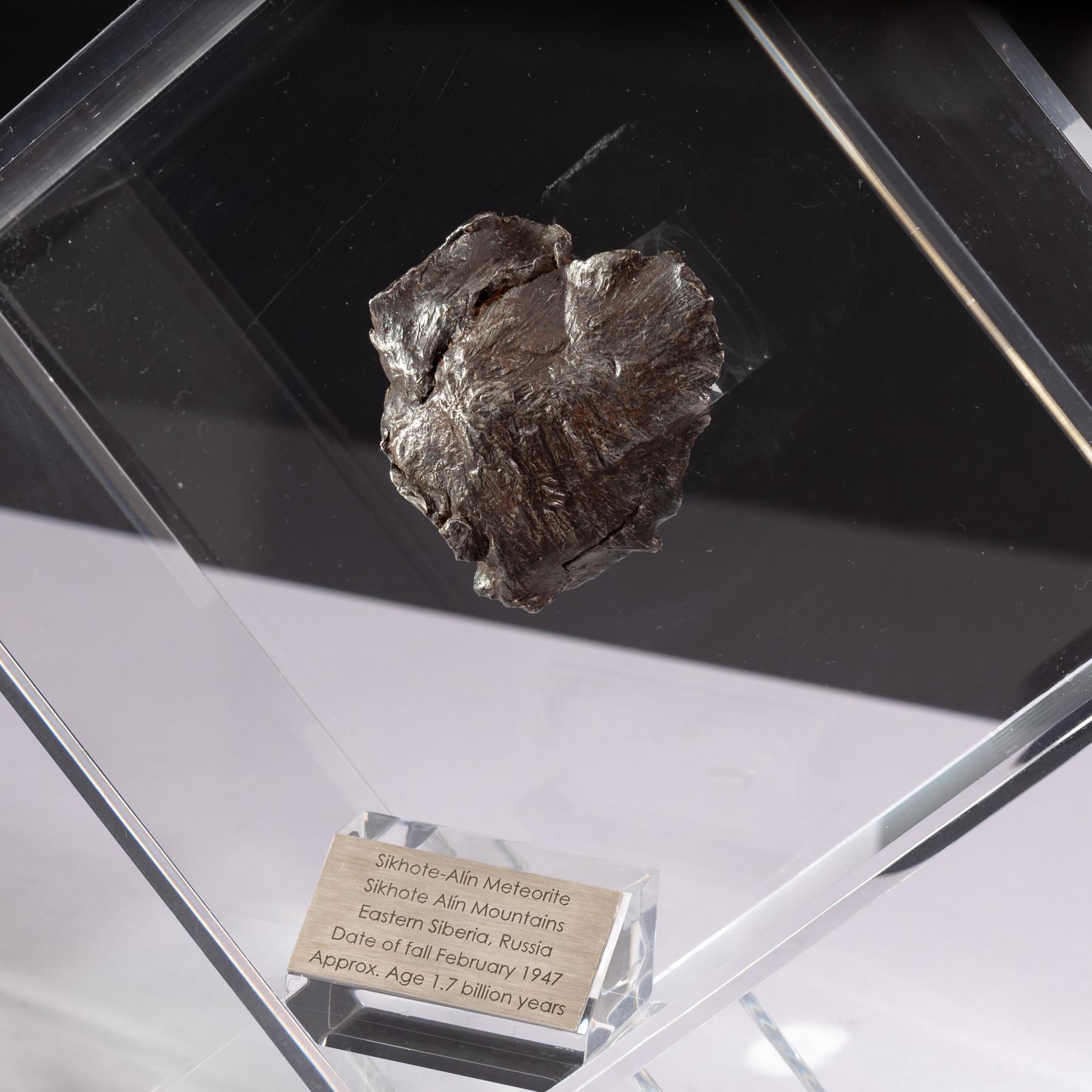 Sikhote Alin Meteorite from Siberia, Russia in a Custom Acrylic Display In New Condition In Polanco, CDMX