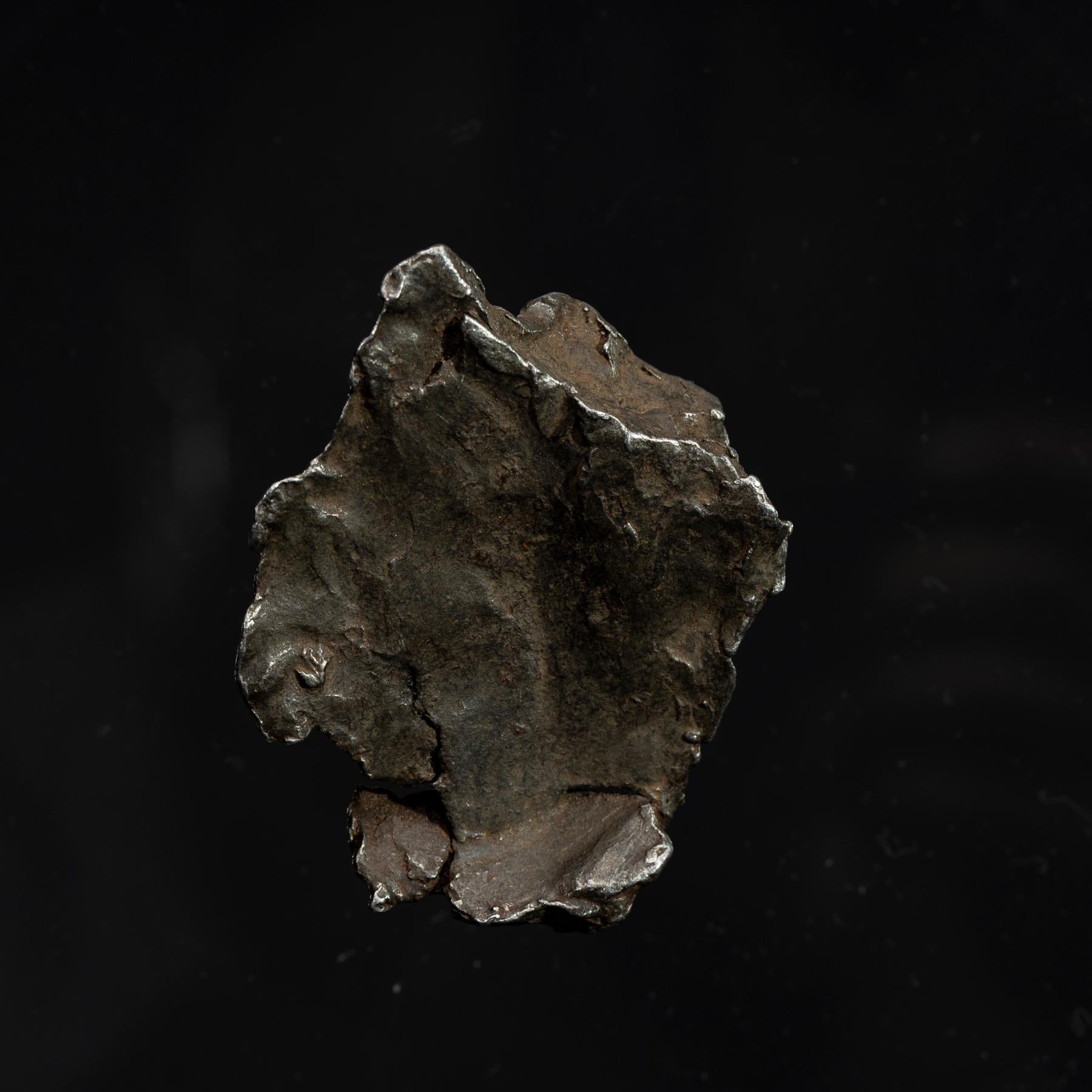 Sikhote Alin Meteorite de Sibérie, Russie, exposé sur mesure en acrylique en vente 1