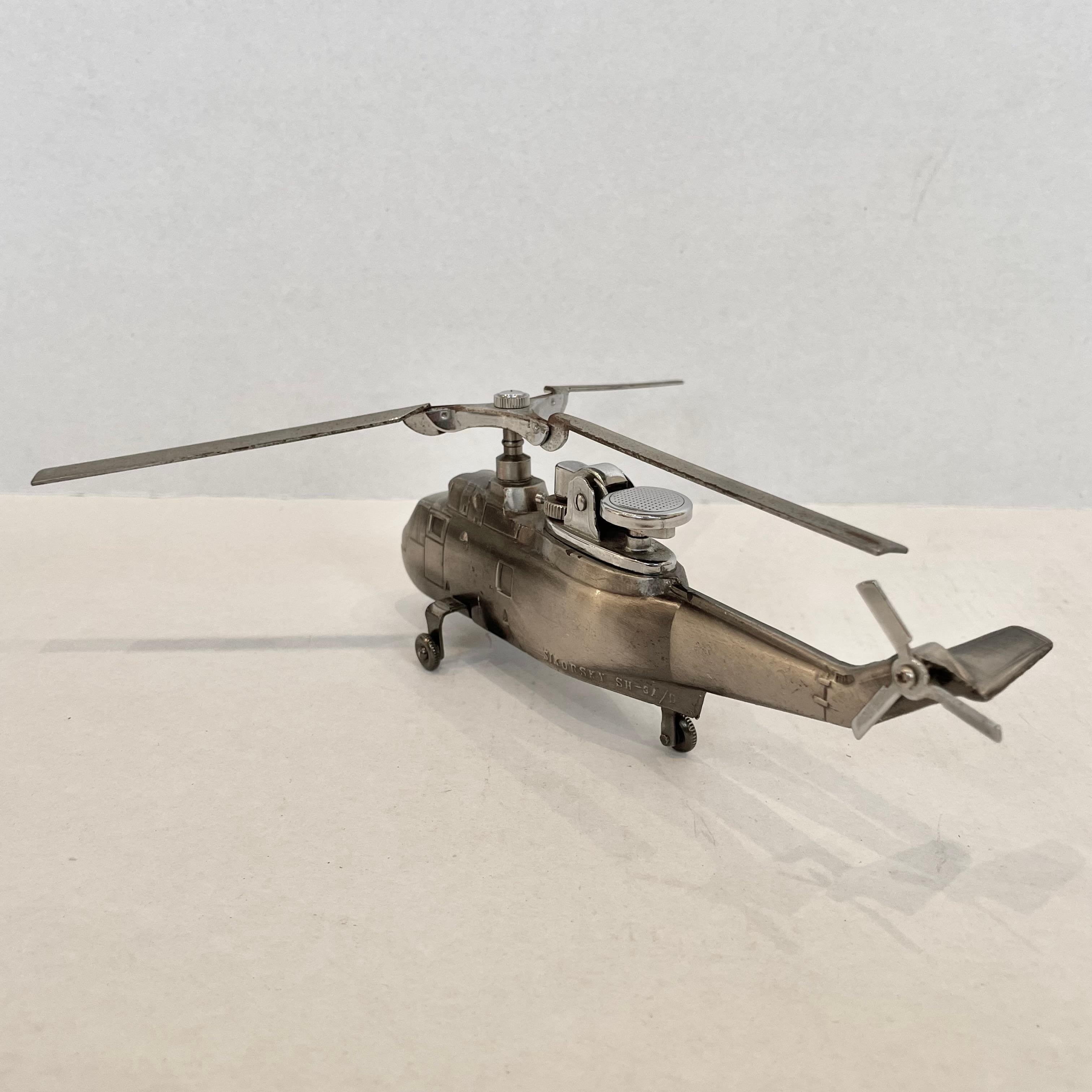 Métal Briquet hélicoptère Sikorsky des années 1980, Japon en vente