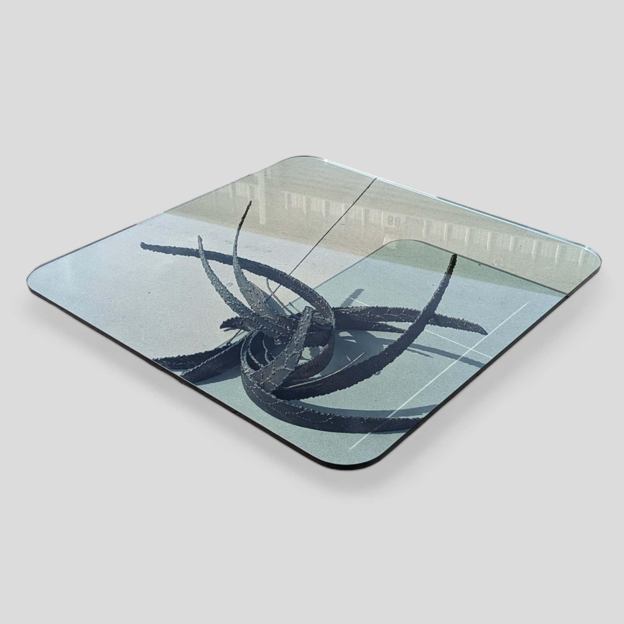 Table basse sculpturale par Daniel Gluck, plateau en verre avec base en métal brutaliste, années 70 en vente 3