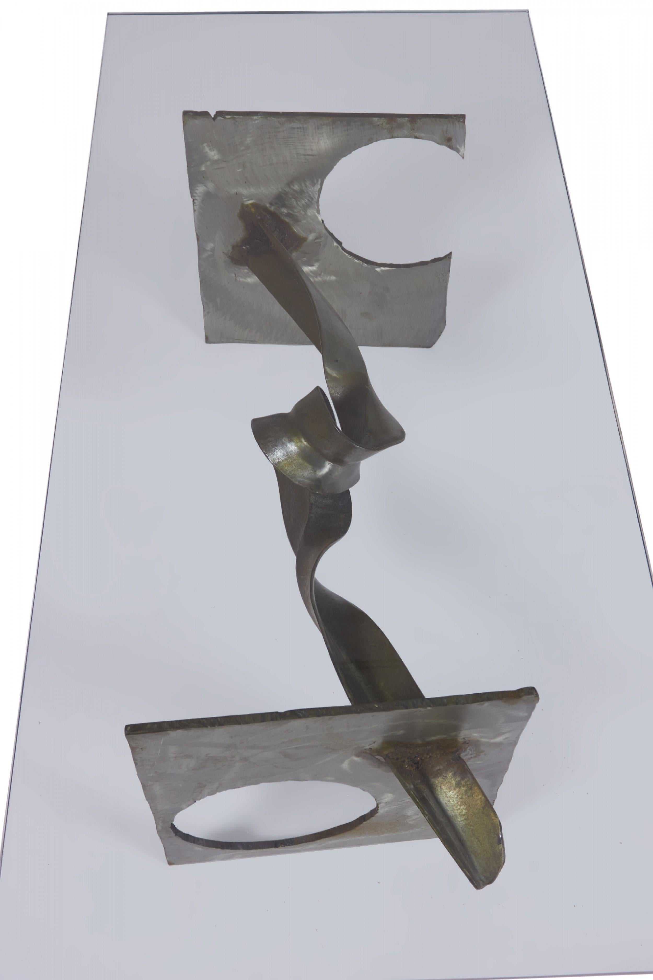 Table basse brutaliste Silas Seandel « Tortured » en acier avec ruban en vente 3