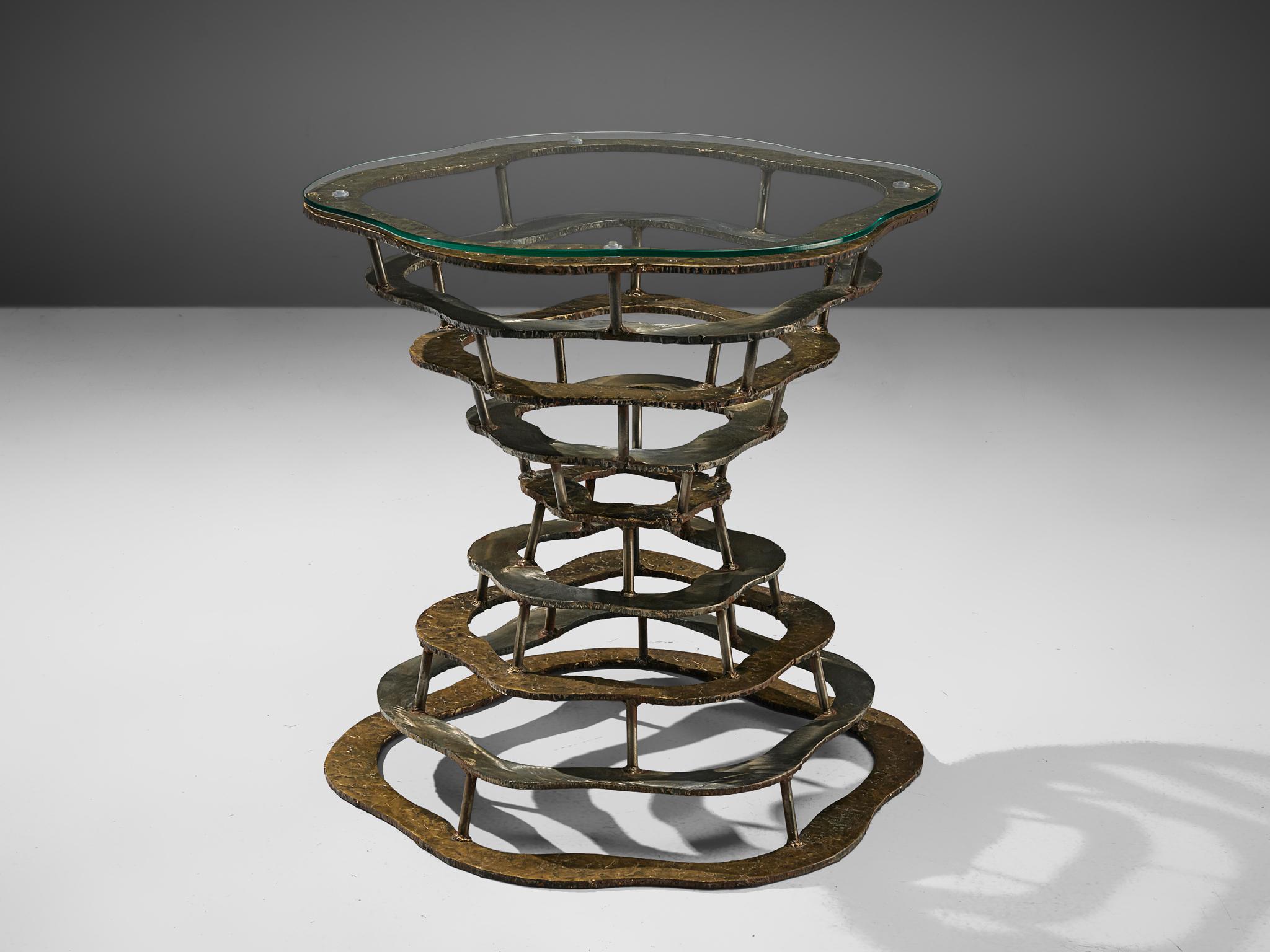 Silas Seandel, pair of 'Volcano' side table, glass, brass, steel, United States, 1970s

Brutalist 'Volcano' table by Silas Seandel. The centre table is bluid up by nine amorphic rings of alternating textured brass and matte finished stainless