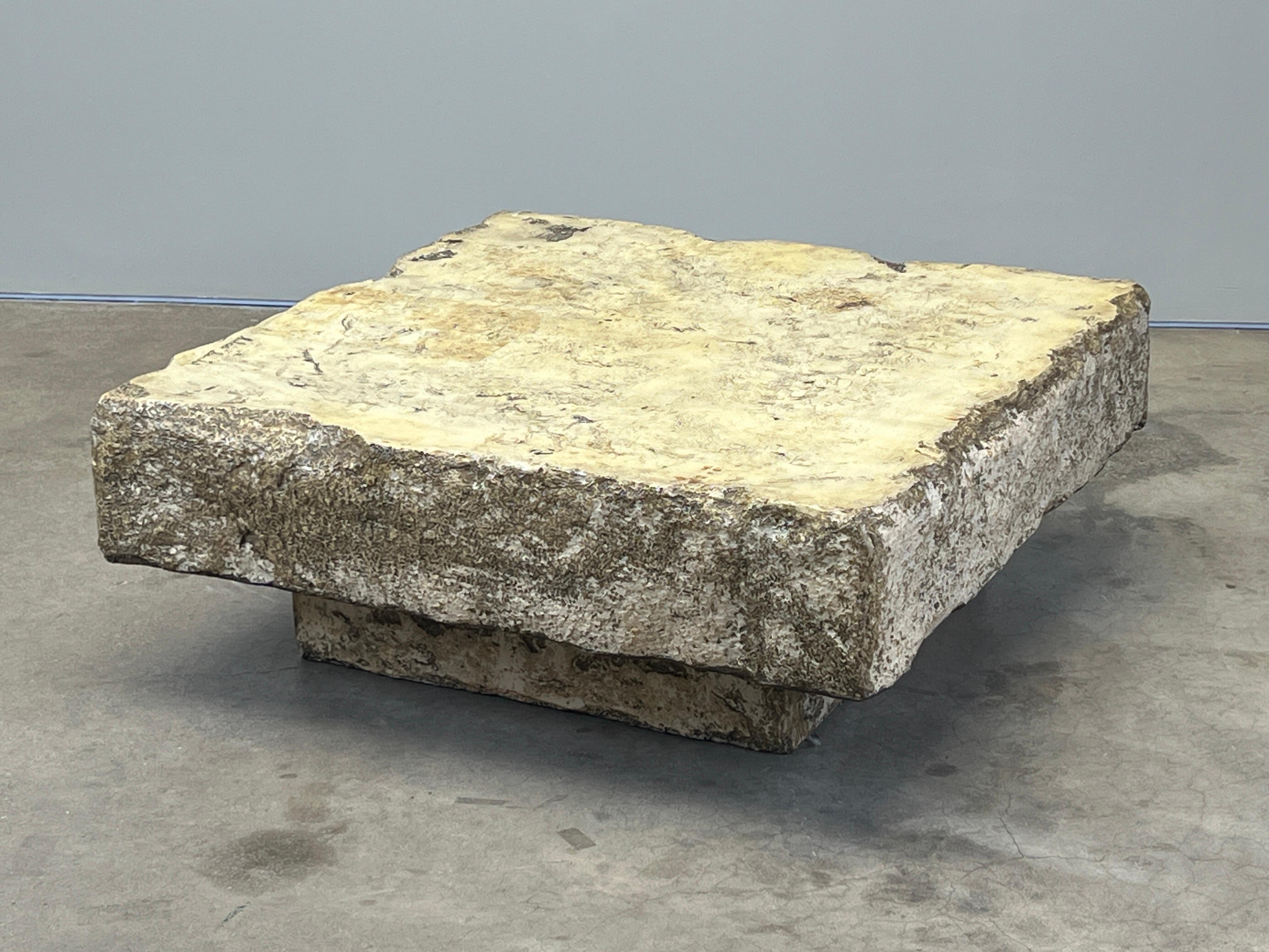 Table basse en fausse pierre Silas Seandel en vente 9