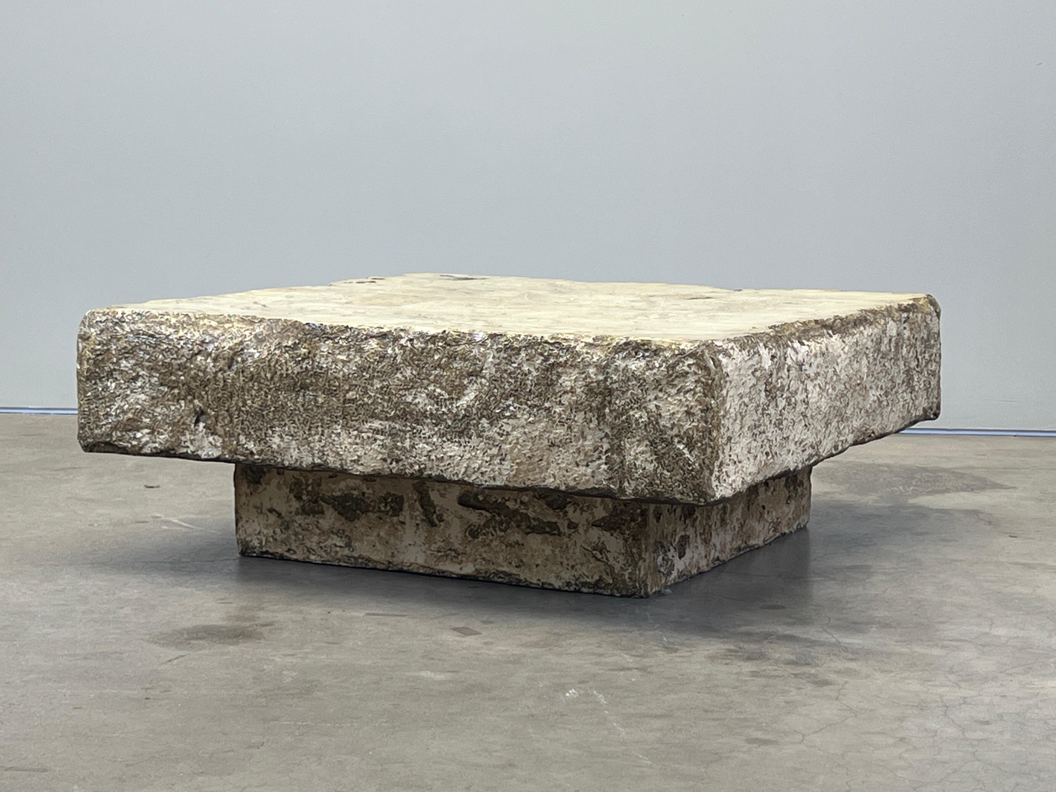 Table basse en fausse pierre Silas Seandel en vente 12