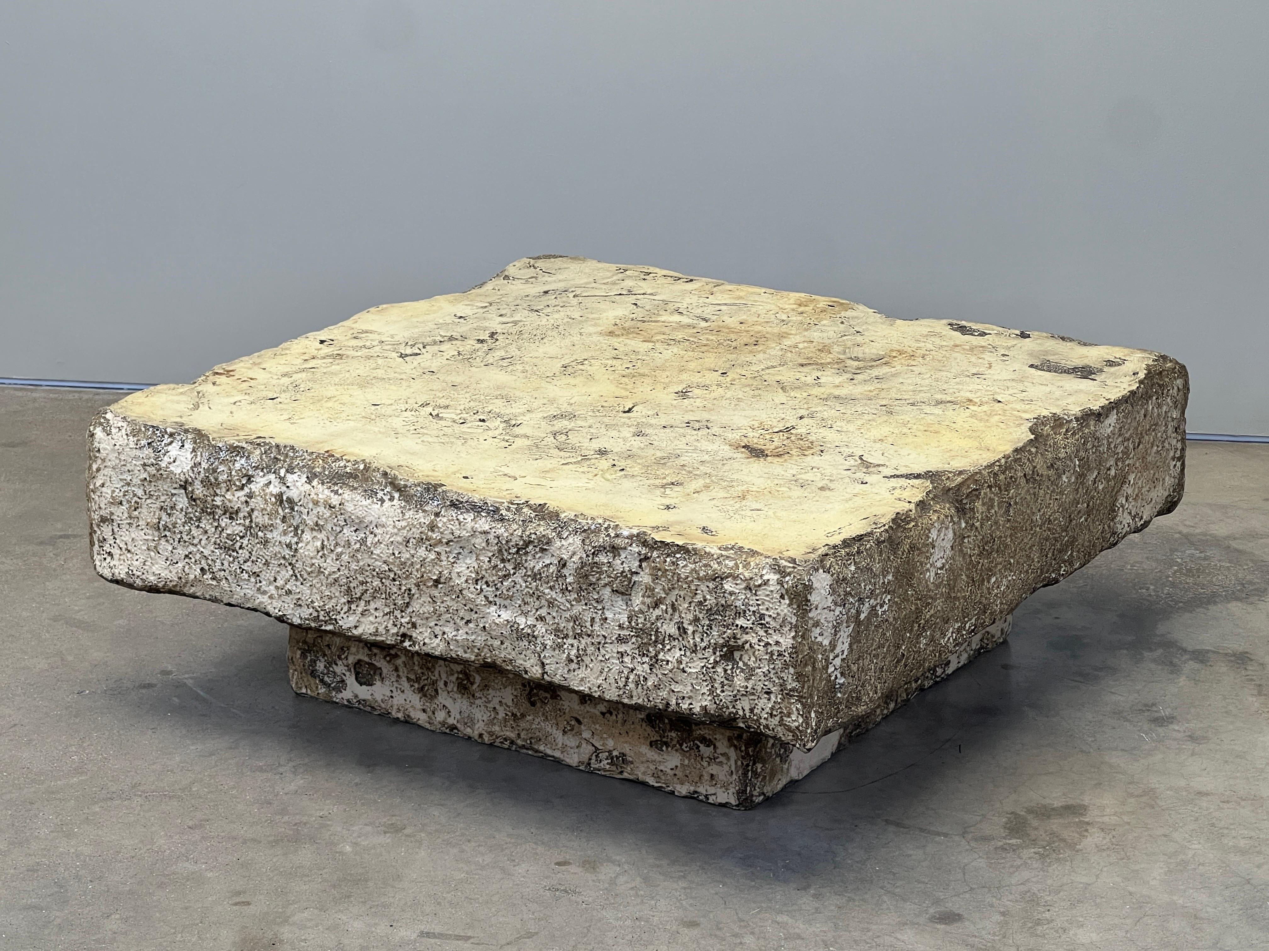 Table basse en fausse pierre Silas Seandel en vente 13