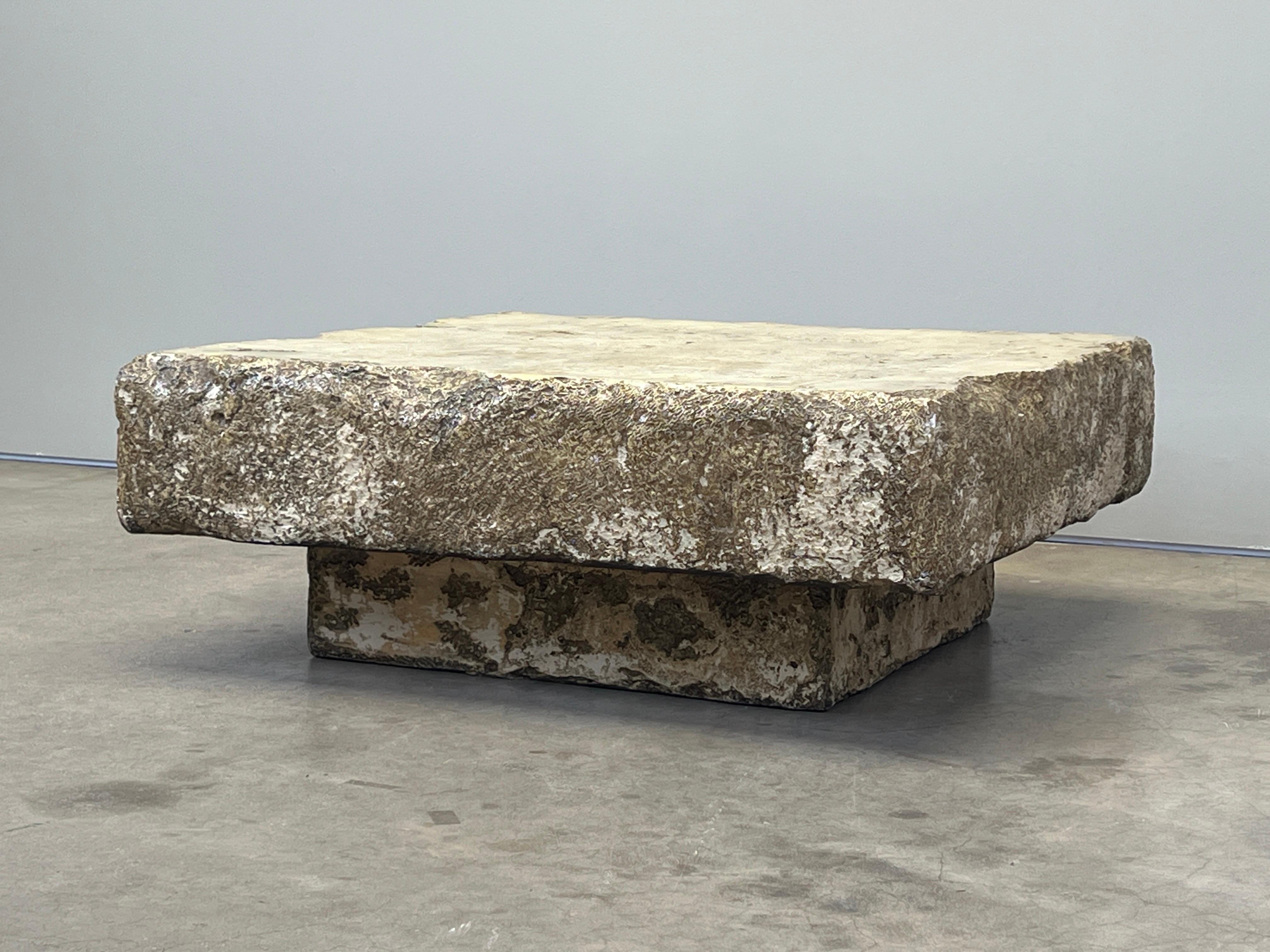 Table basse en fausse pierre Silas Seandel en vente 14