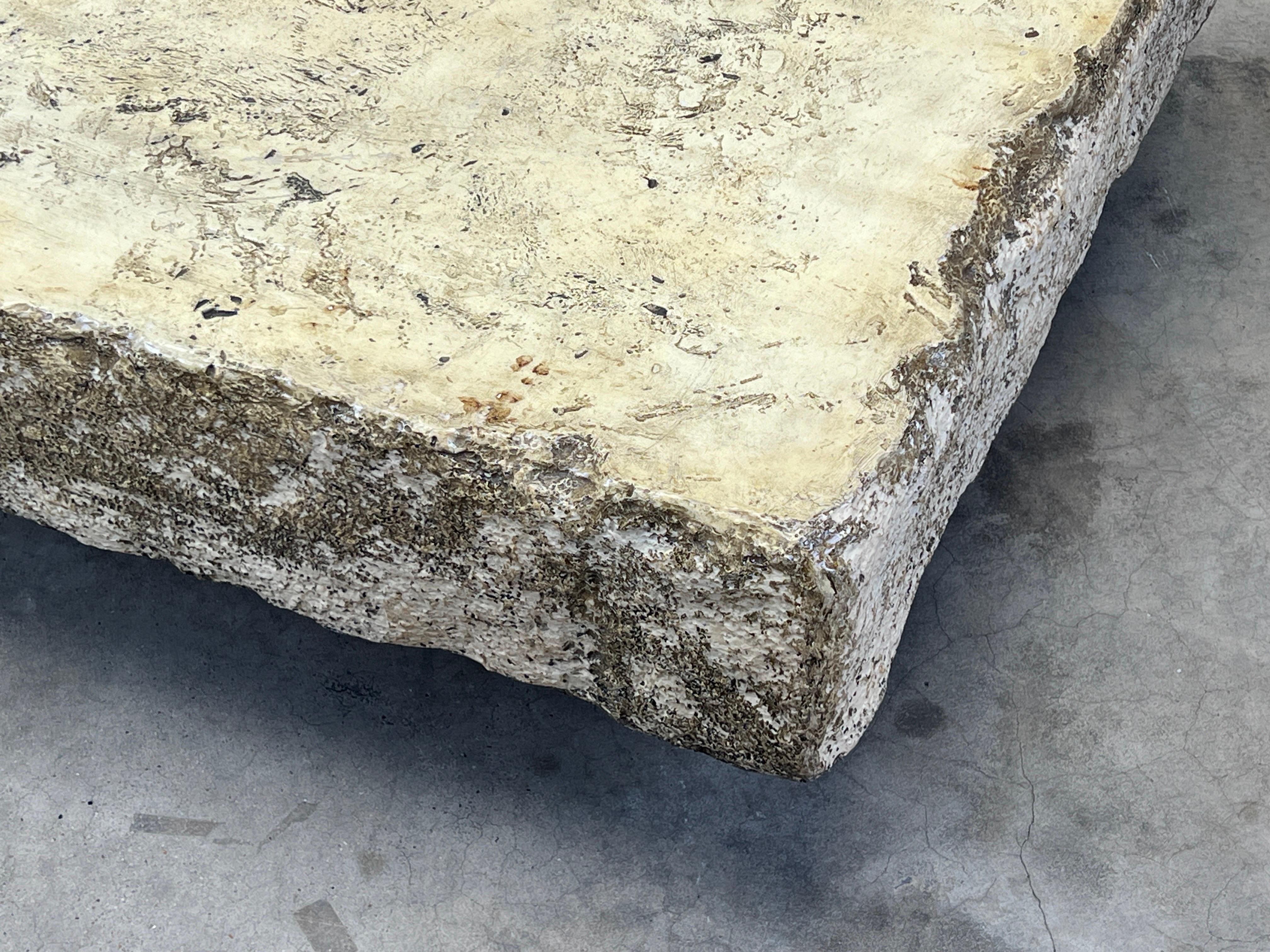 Table basse en fausse pierre Silas Seandel en vente 15