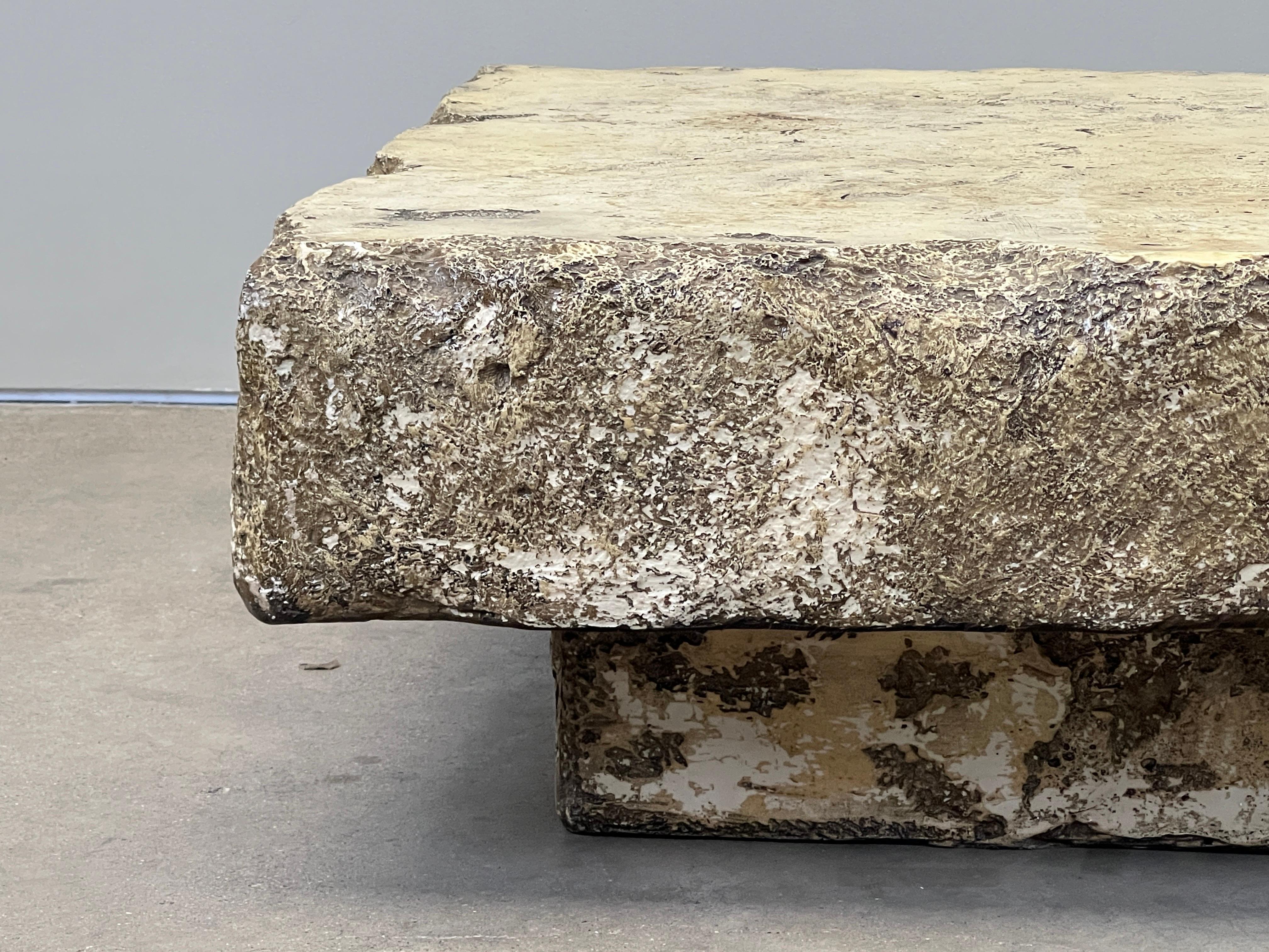 Table basse en fausse pierre Silas Seandel Bon état - En vente à Dallas, TX