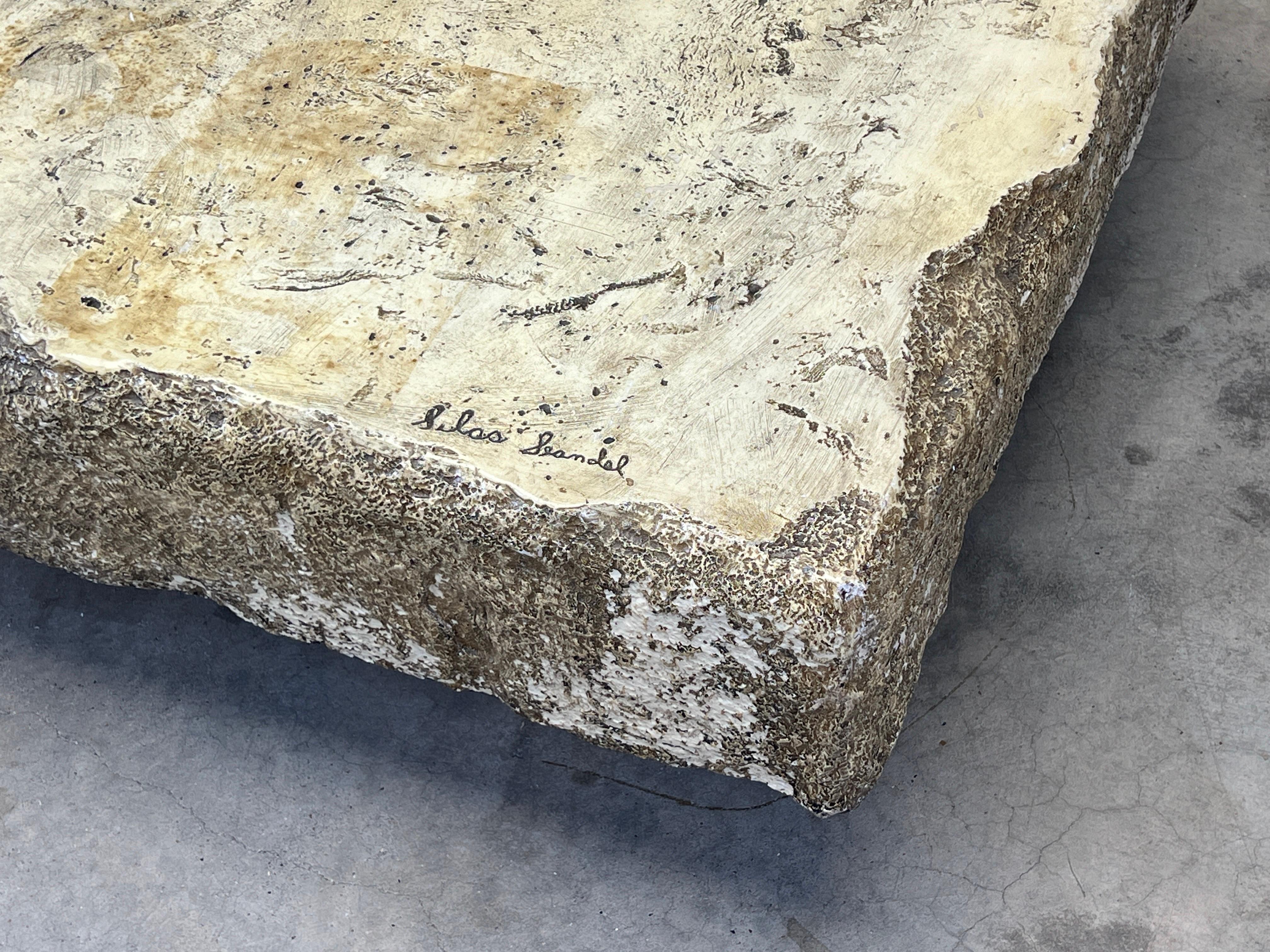 Fibre de verre Table basse en fausse pierre Silas Seandel en vente