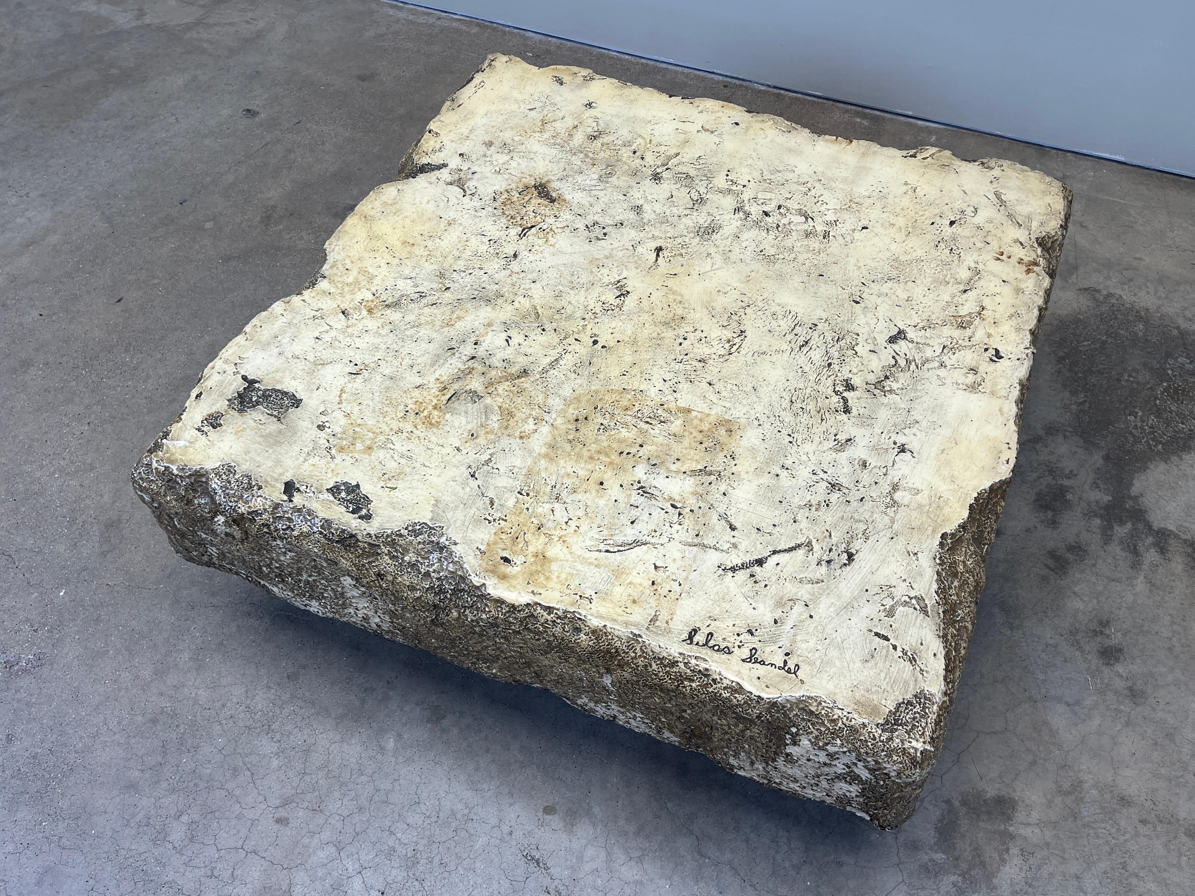 Table basse en fausse pierre Silas Seandel en vente 2