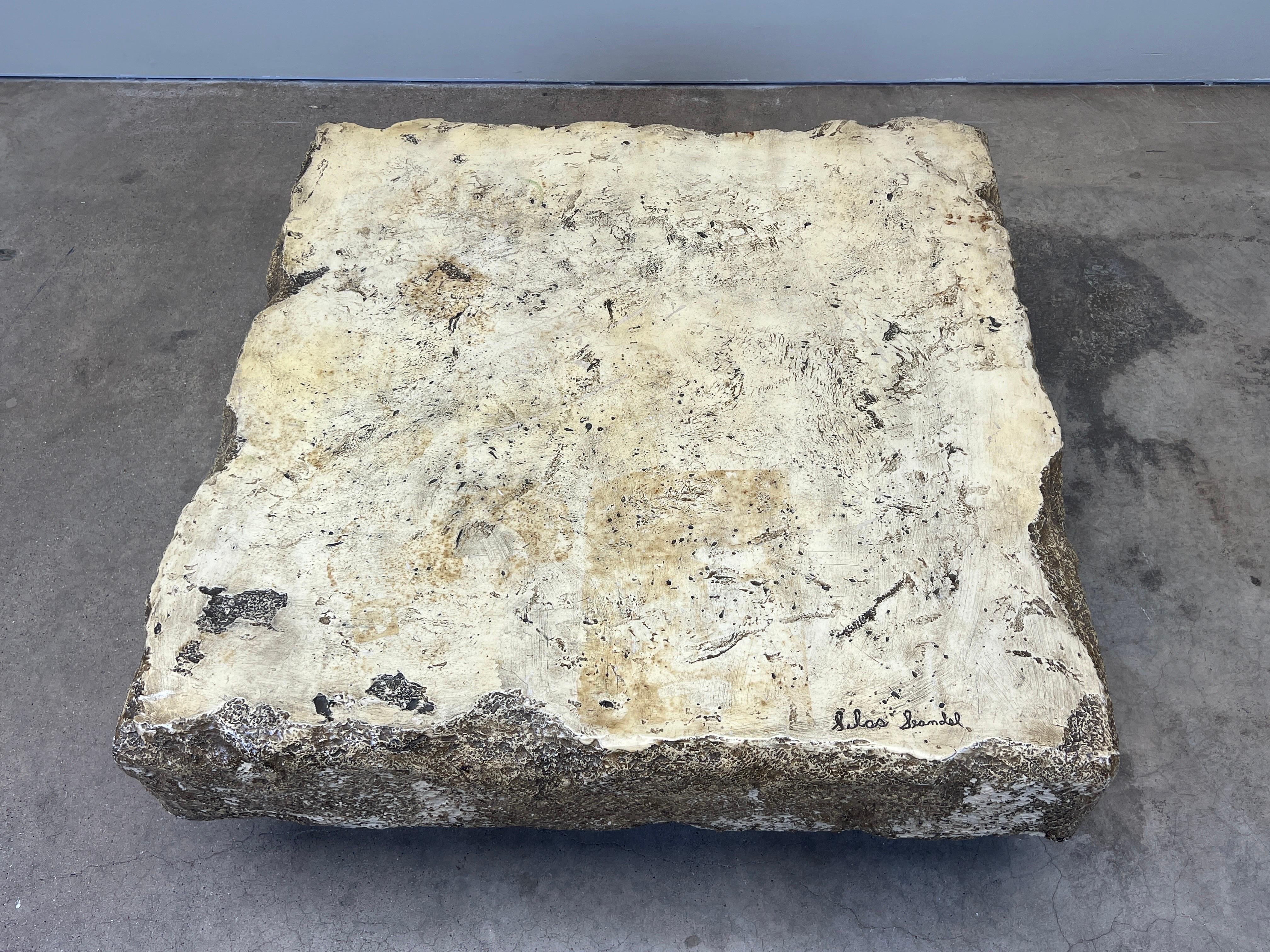 Table basse en fausse pierre Silas Seandel en vente 3