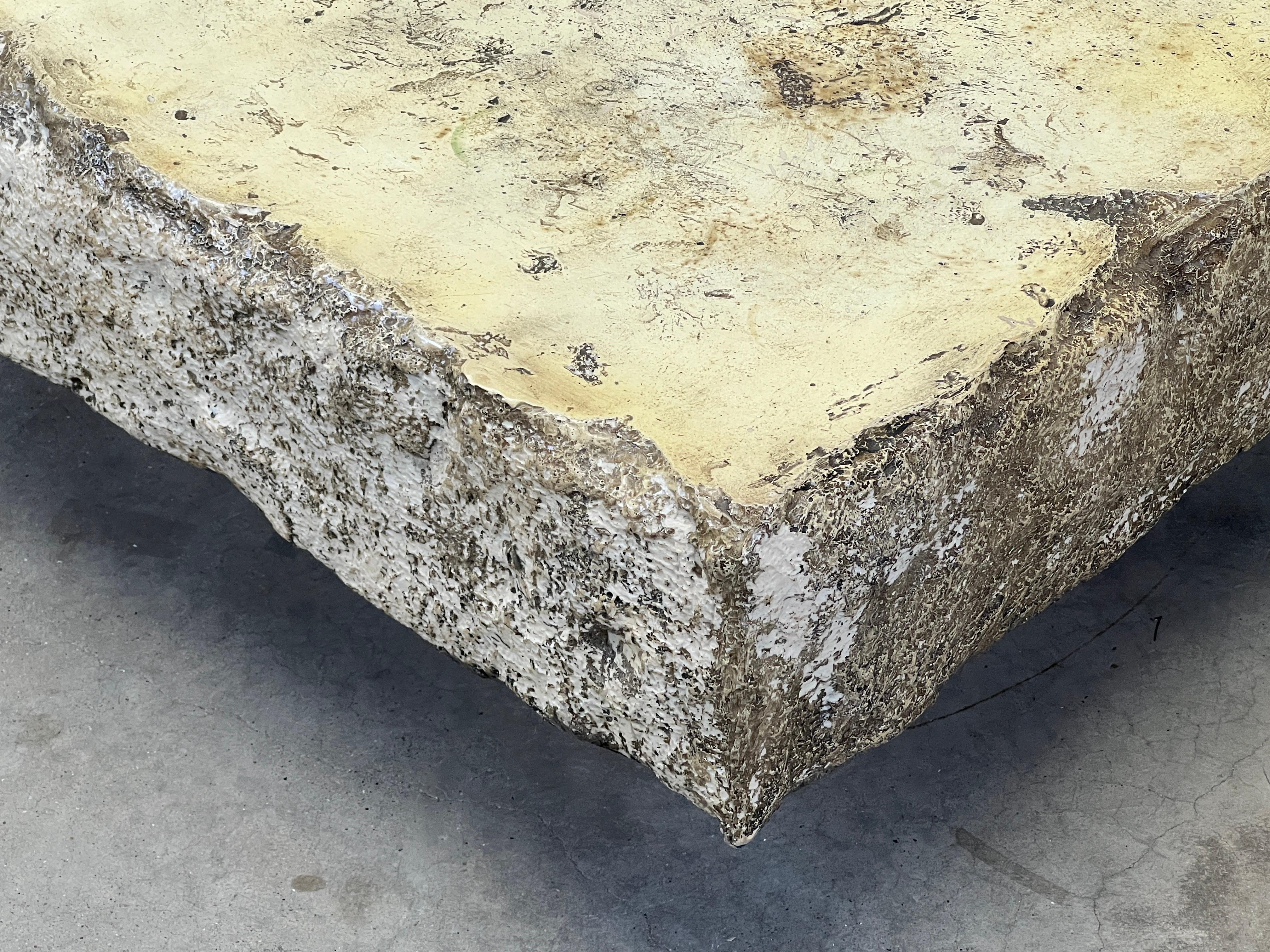 Table basse en fausse pierre Silas Seandel en vente 4