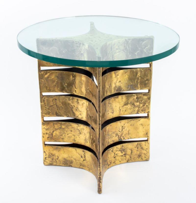 Silas Seandel: Beistelltisch aus vergoldeter Bronze mit Glasplatte 3