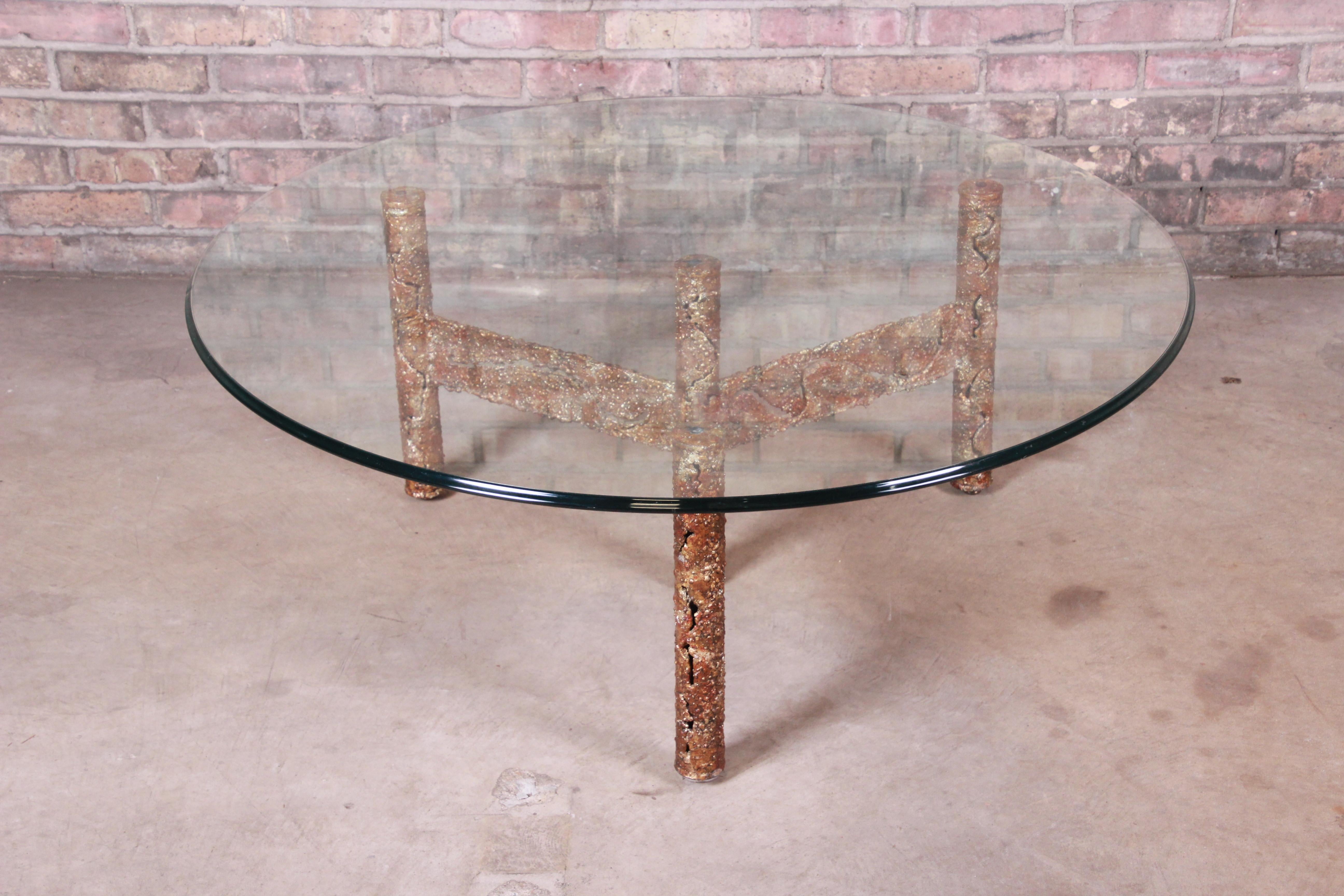 A rare and exceptional Mid-Century Modern Brutalist coffee or cocktail table

By Silas Seandel

New York, USA, 1970s

Mixed metal (brass, copper, bronze) sculpted base, with thick round beveled glass top.

Measures: 42